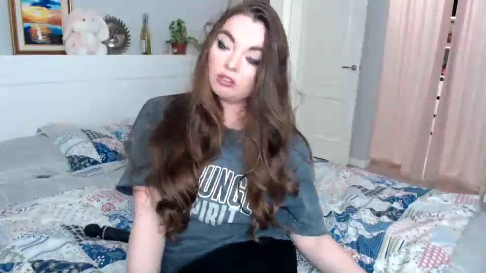 Gallery image thumbnail from HoneypotSpy's myfreecams stream on, 12/31/2024, 16:21 image 20 of 20