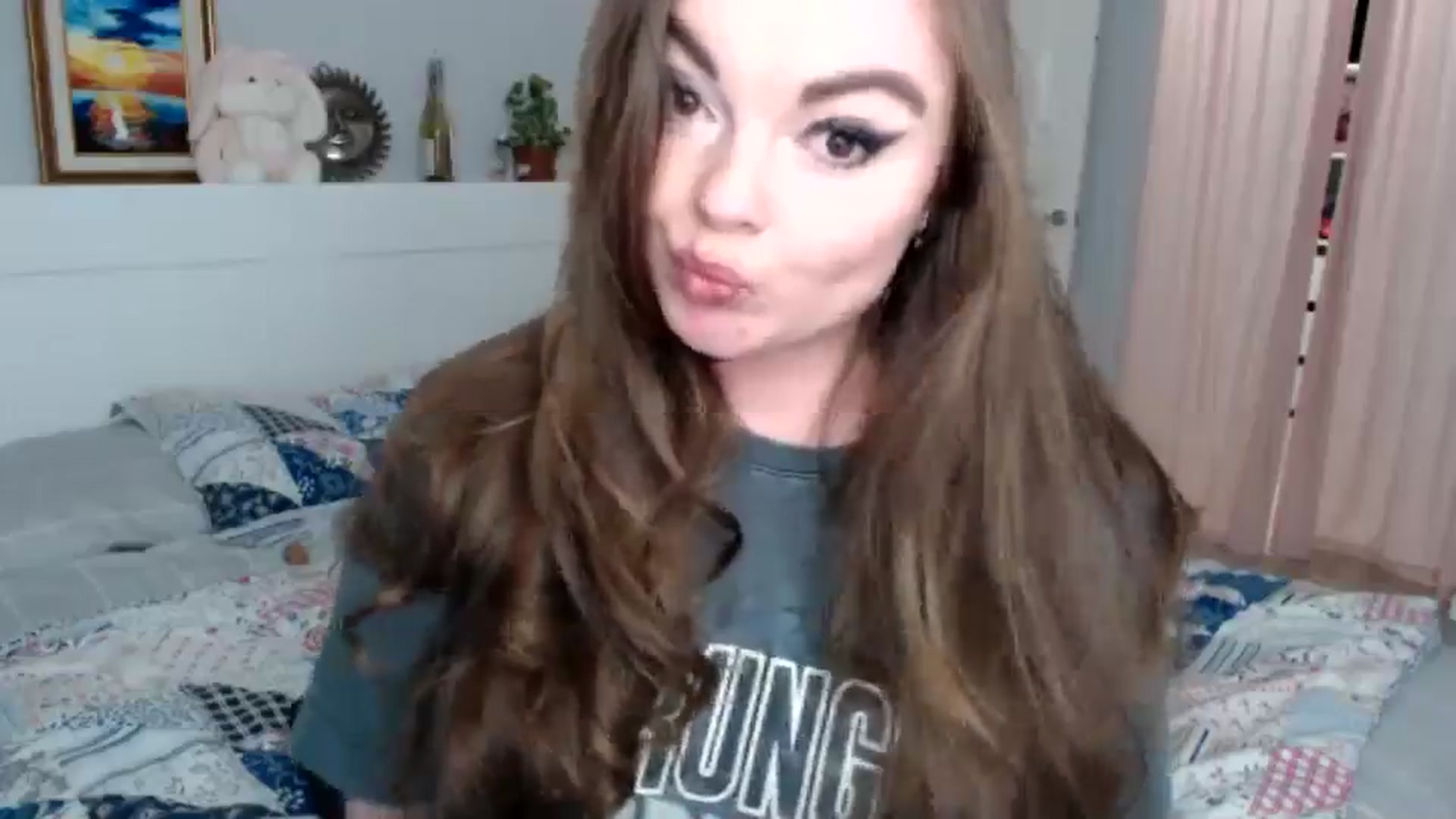Gallery image thumbnail from HoneypotSpy's myfreecams stream on, 12/31/2024, 16:21 image 10 of 20