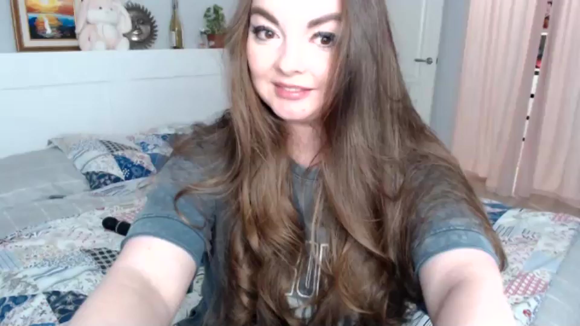 Gallery image thumbnail from HoneypotSpy's myfreecams stream on, 12/31/2024, 16:21 image 1 of 20