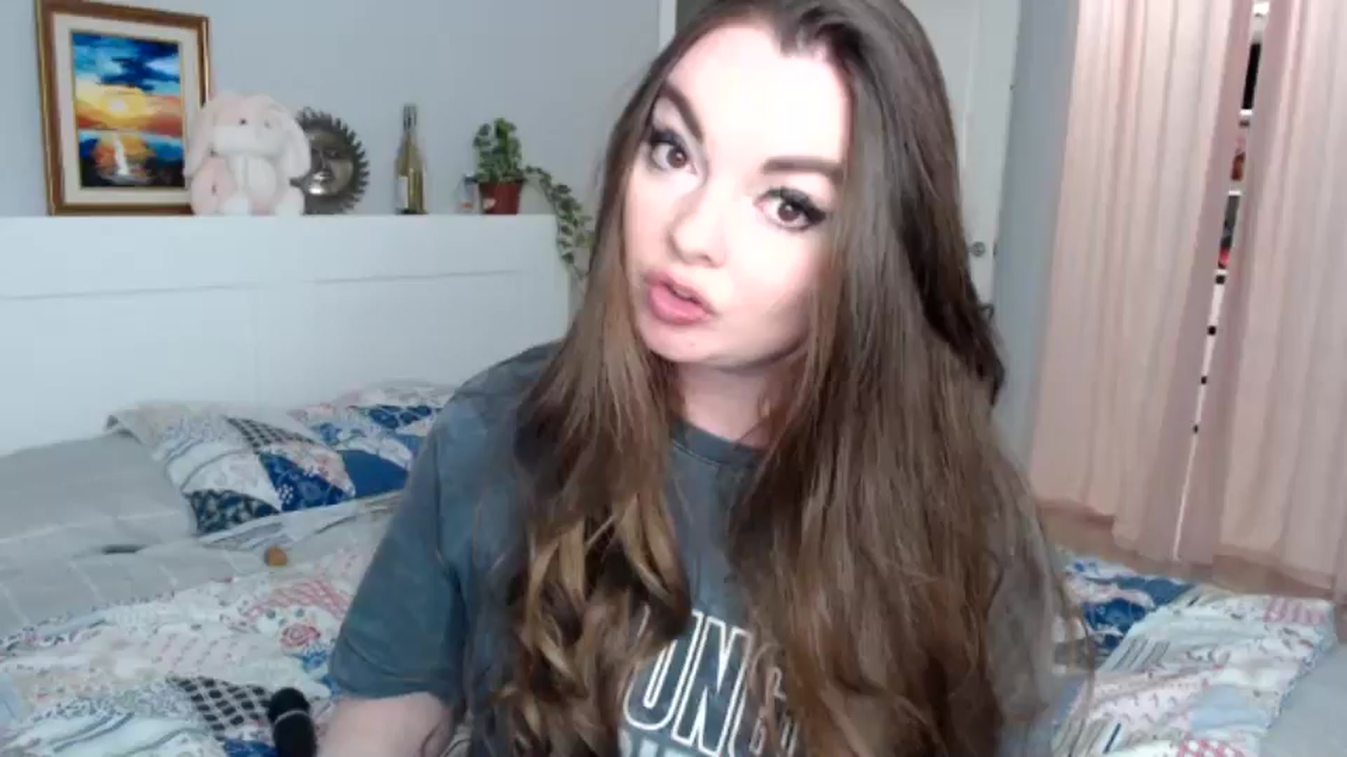 Gallery image thumbnail from HoneypotSpy's myfreecams stream on, 12/31/2024, 16:21 image 12 of 20