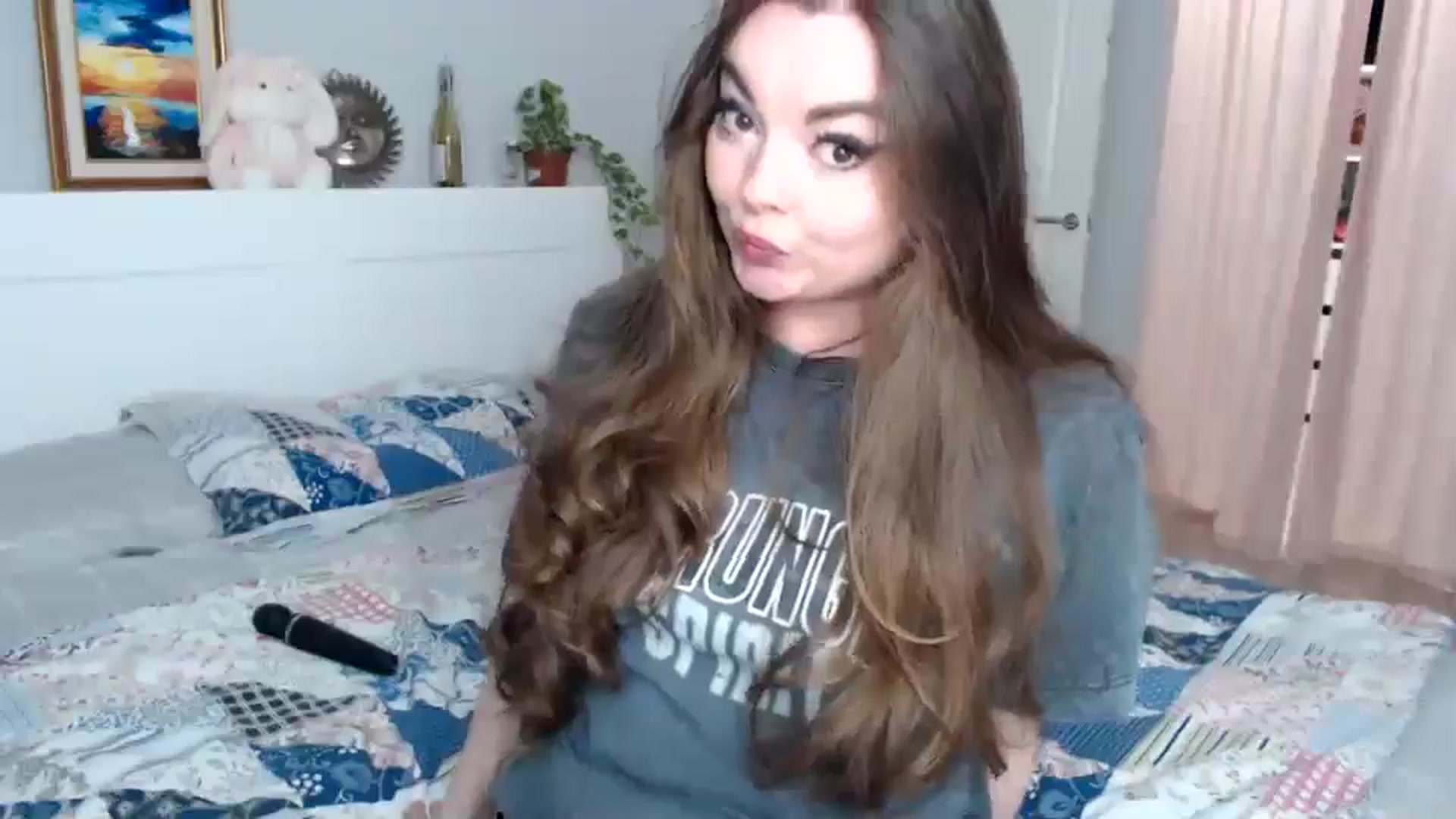 Gallery image thumbnail from HoneypotSpy's myfreecams stream on, 12/31/2024, 16:21 image 2 of 20
