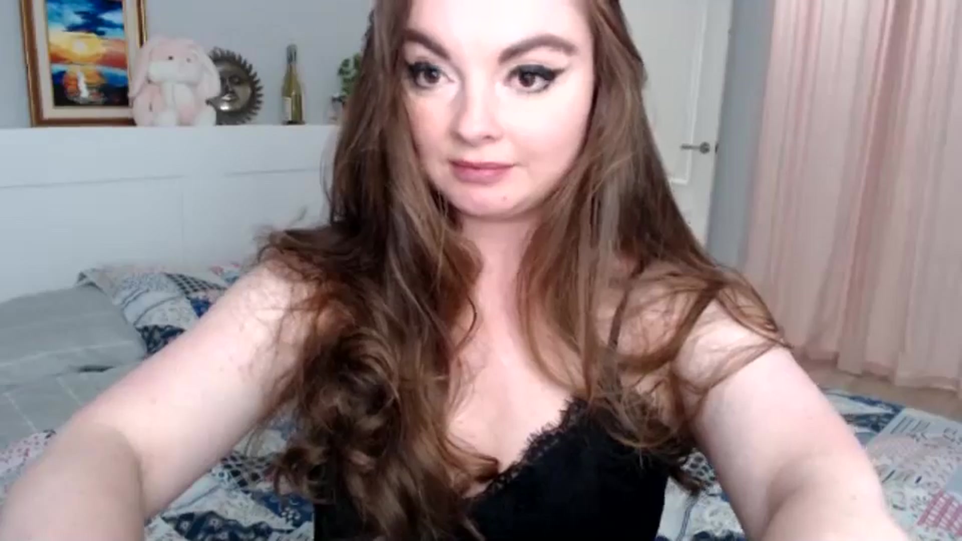 Gallery image thumbnail from HoneypotSpy's myfreecams stream on, 12/31/2024, 18:54 image 7 of 20