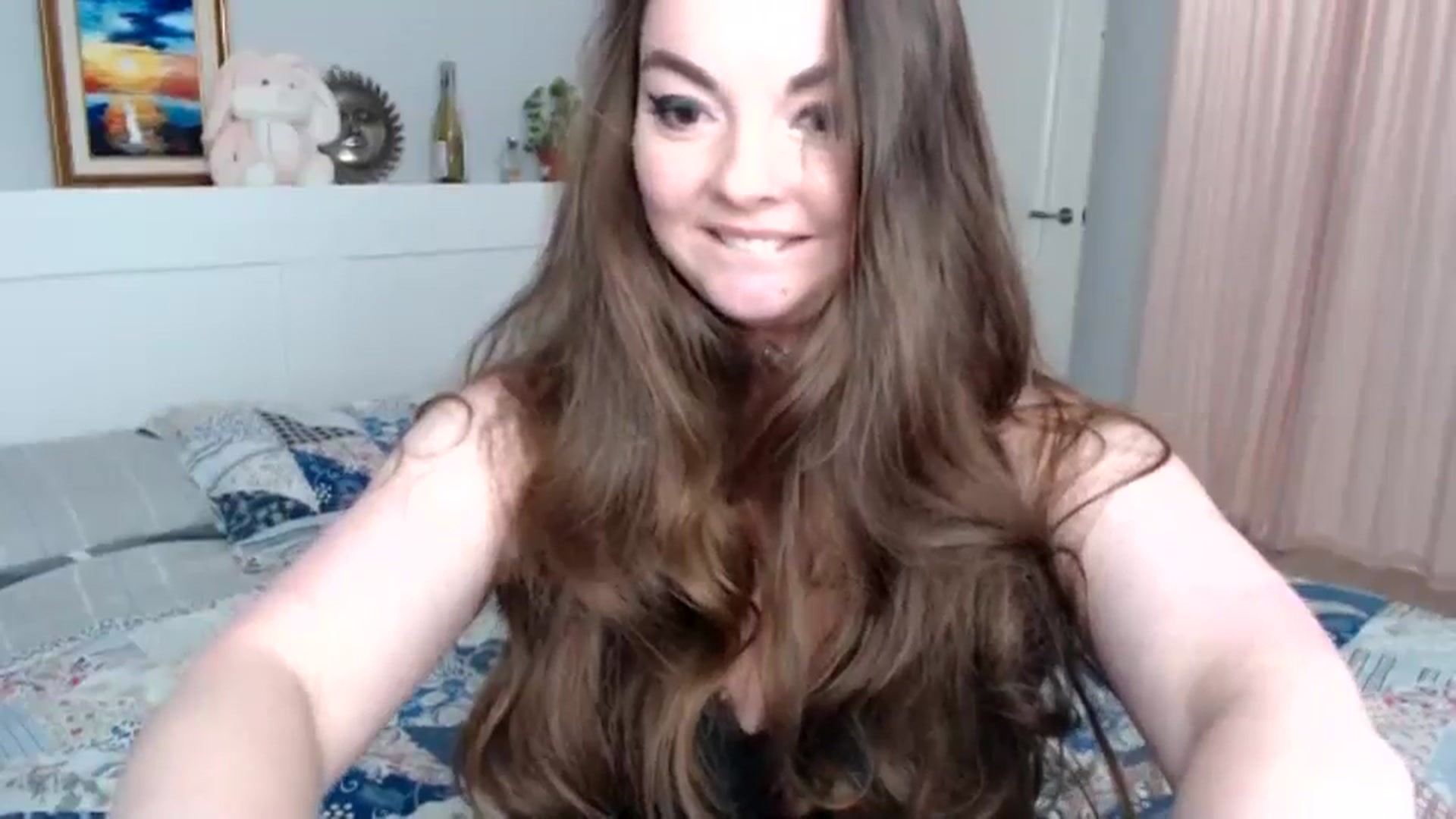 Gallery image thumbnail from HoneypotSpy's myfreecams stream on, 01/01/2025, 16:33 image 18 of 20