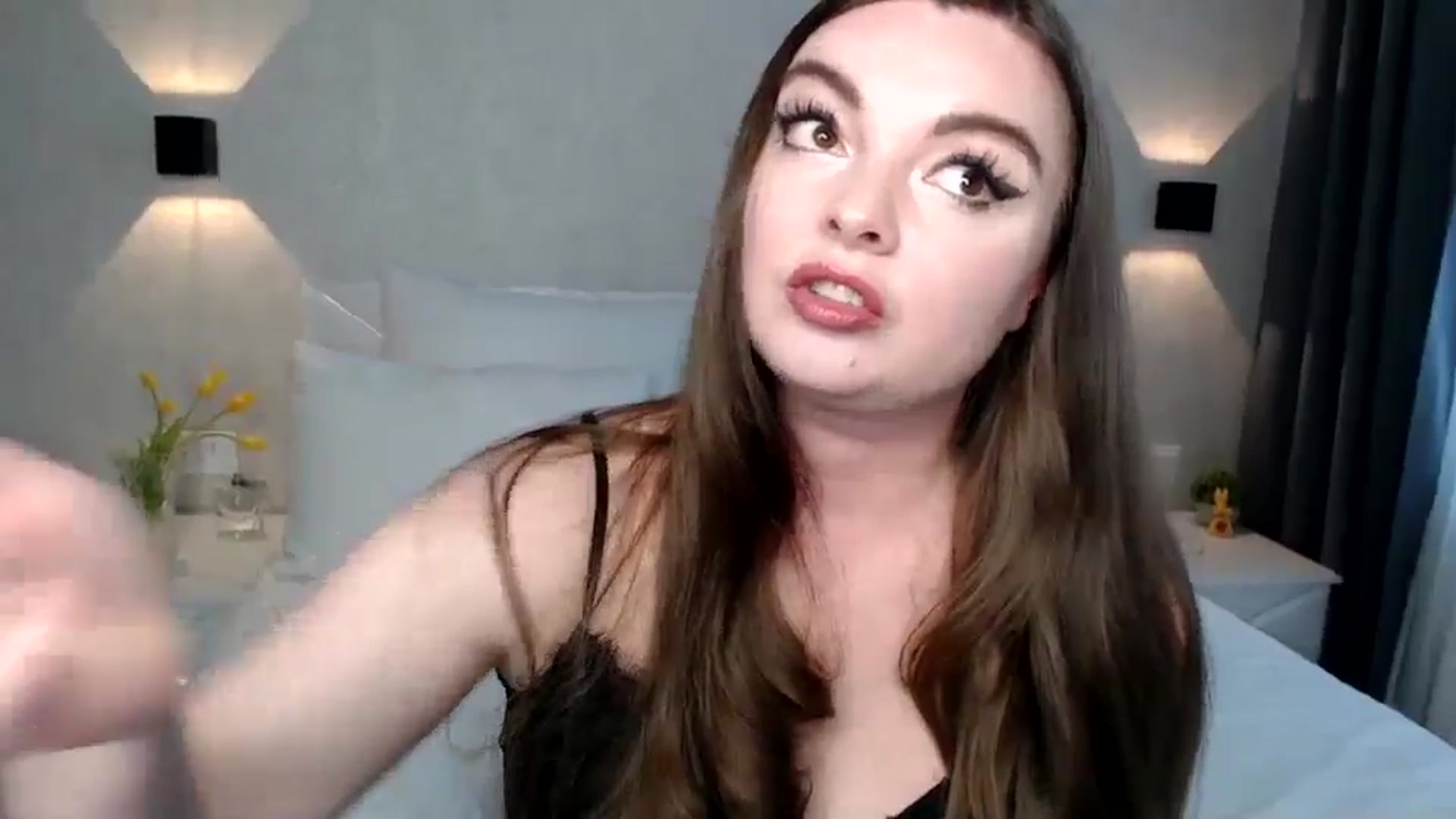 Gallery image thumbnail from HoneypotSpy's myfreecams stream on, 03/11/2025, 14:01 image 9 of 20