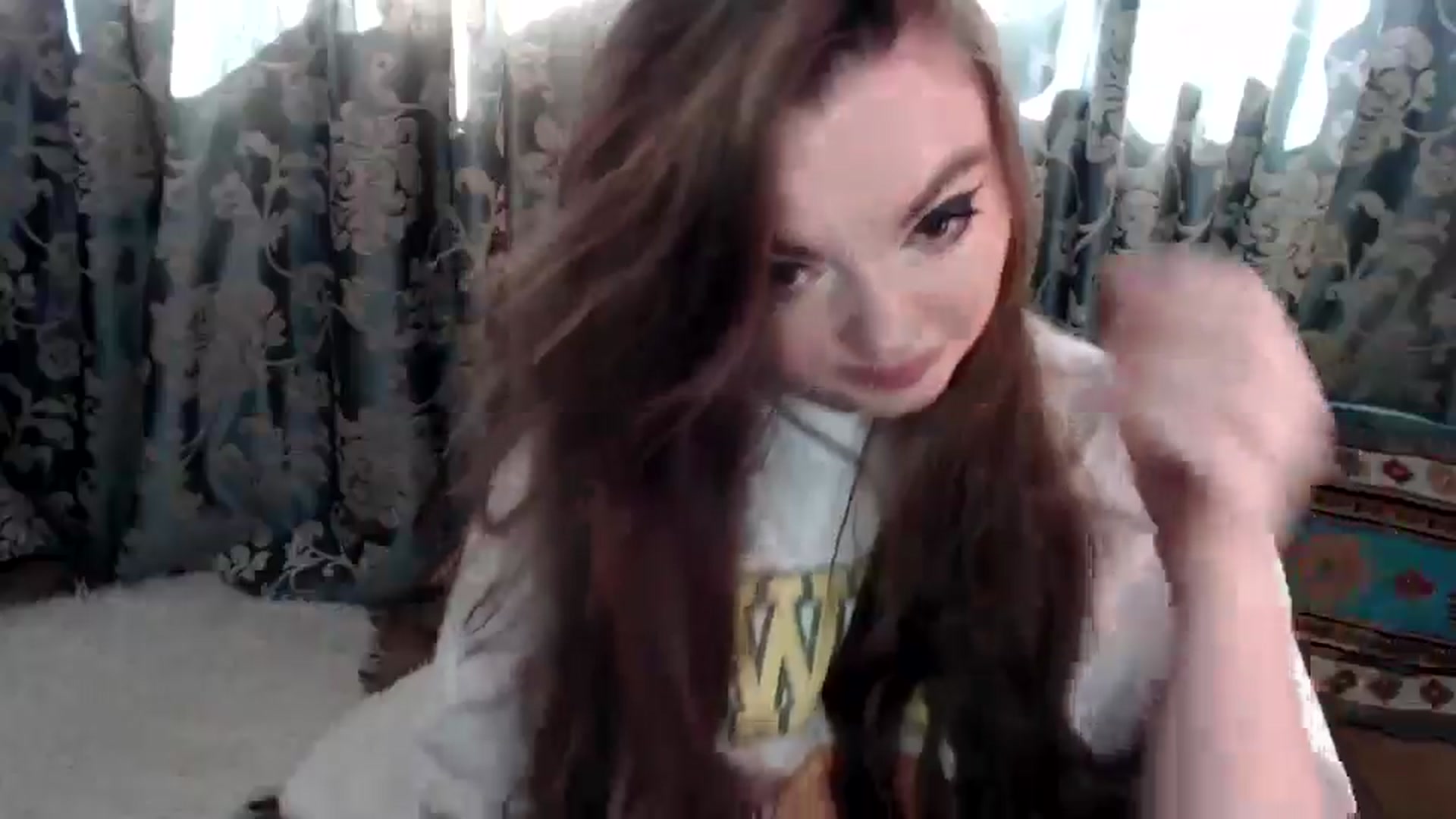 Gallery image thumbnail from HoneypotSpy's myfreecams stream on, 05/06/2025, 10:00 image 17 of 20