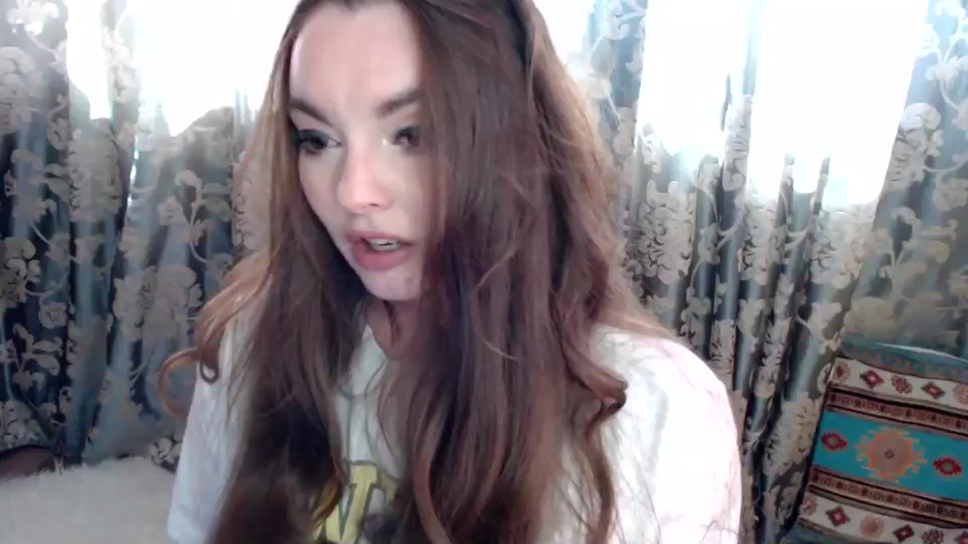 Gallery image thumbnail from HoneypotSpy's myfreecams stream on, 05/06/2025, 10:00 image 4 of 20