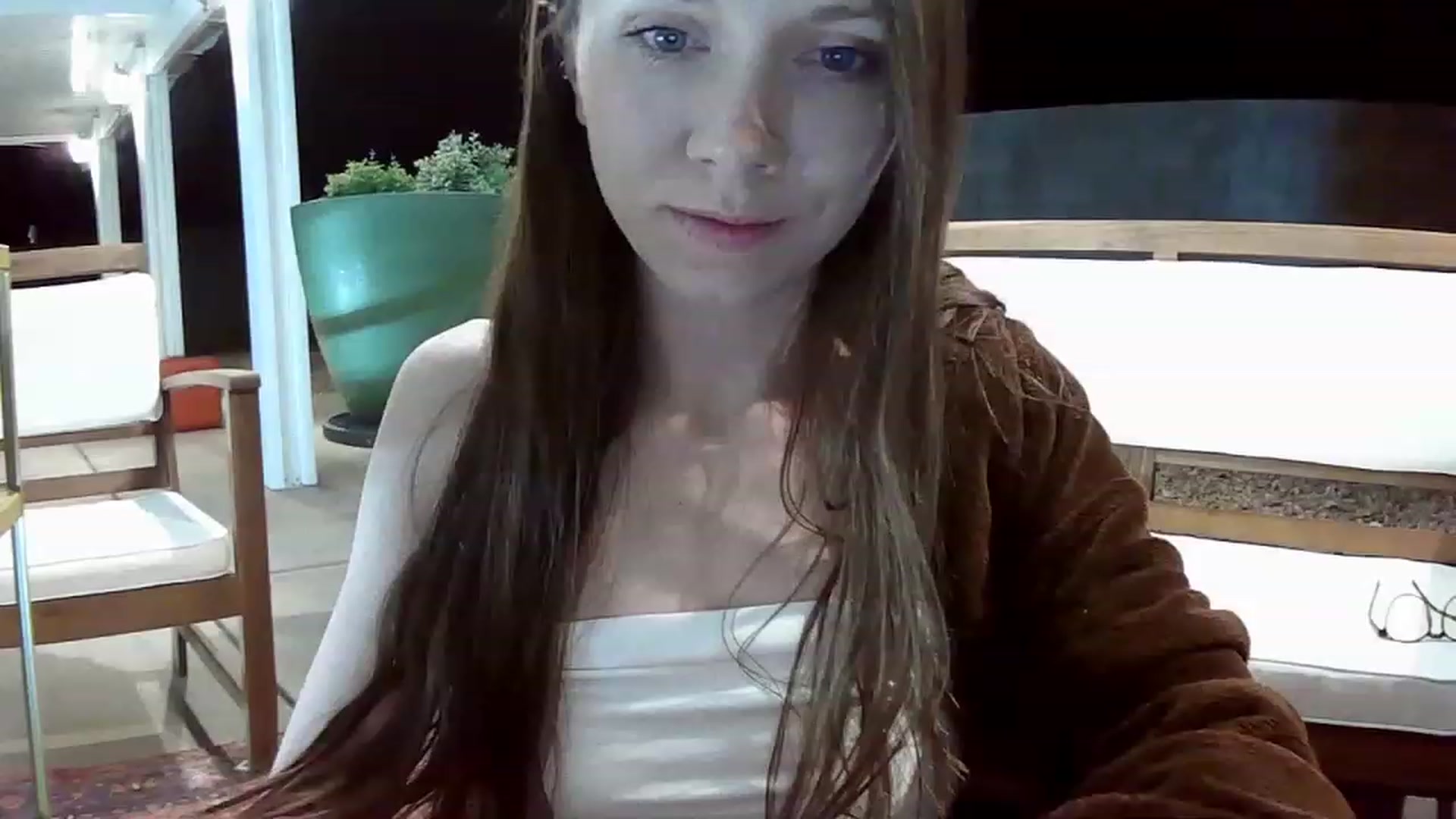Gallery image thumbnail from HoneysRoom's myfreecams stream on, 05/29/2023, 07:07 image 12 of 20