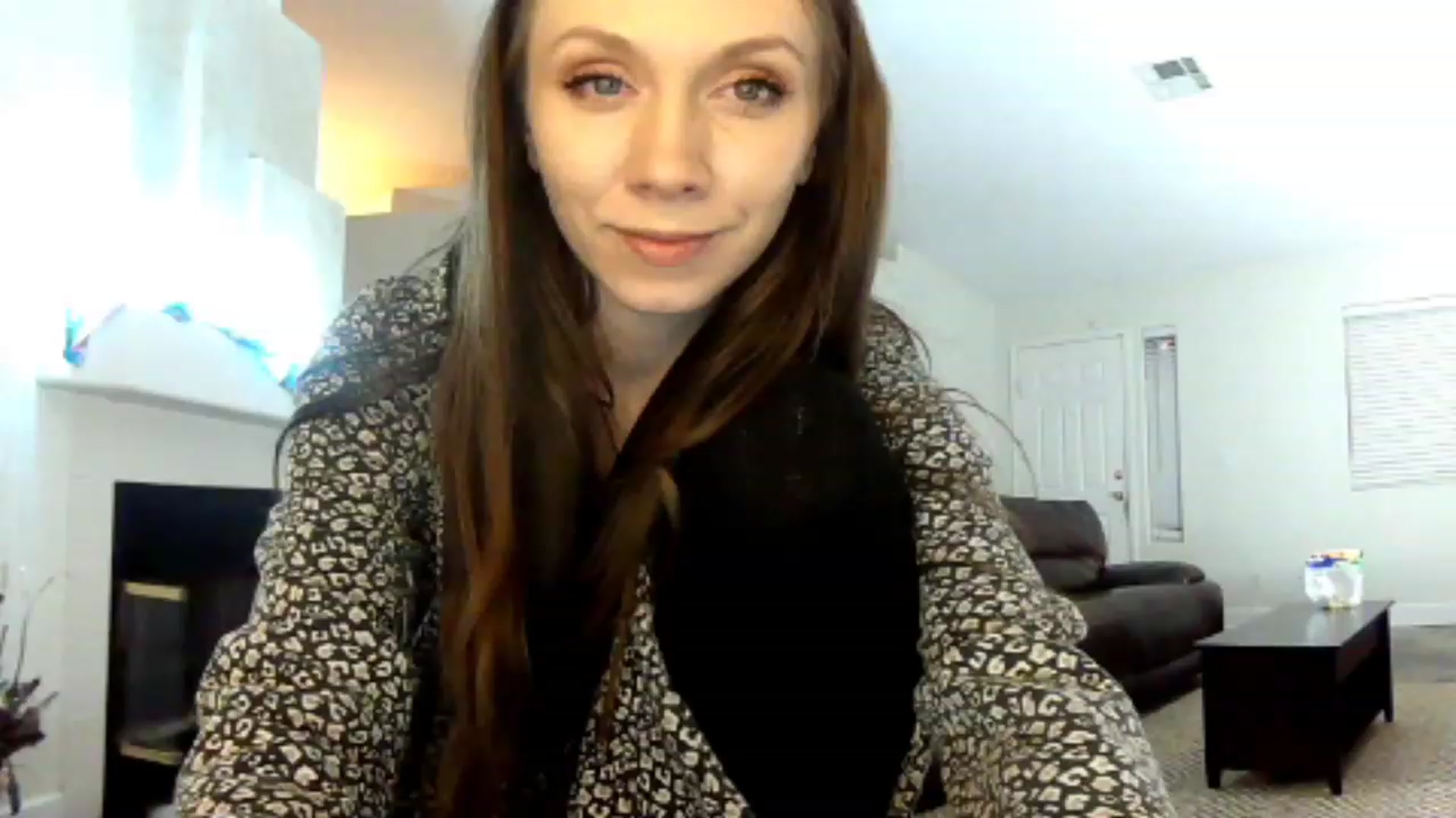 Gallery image thumbnail from HoneysRoom's myfreecams stream on, 12/03/2023, 07:01 image 1 of 20