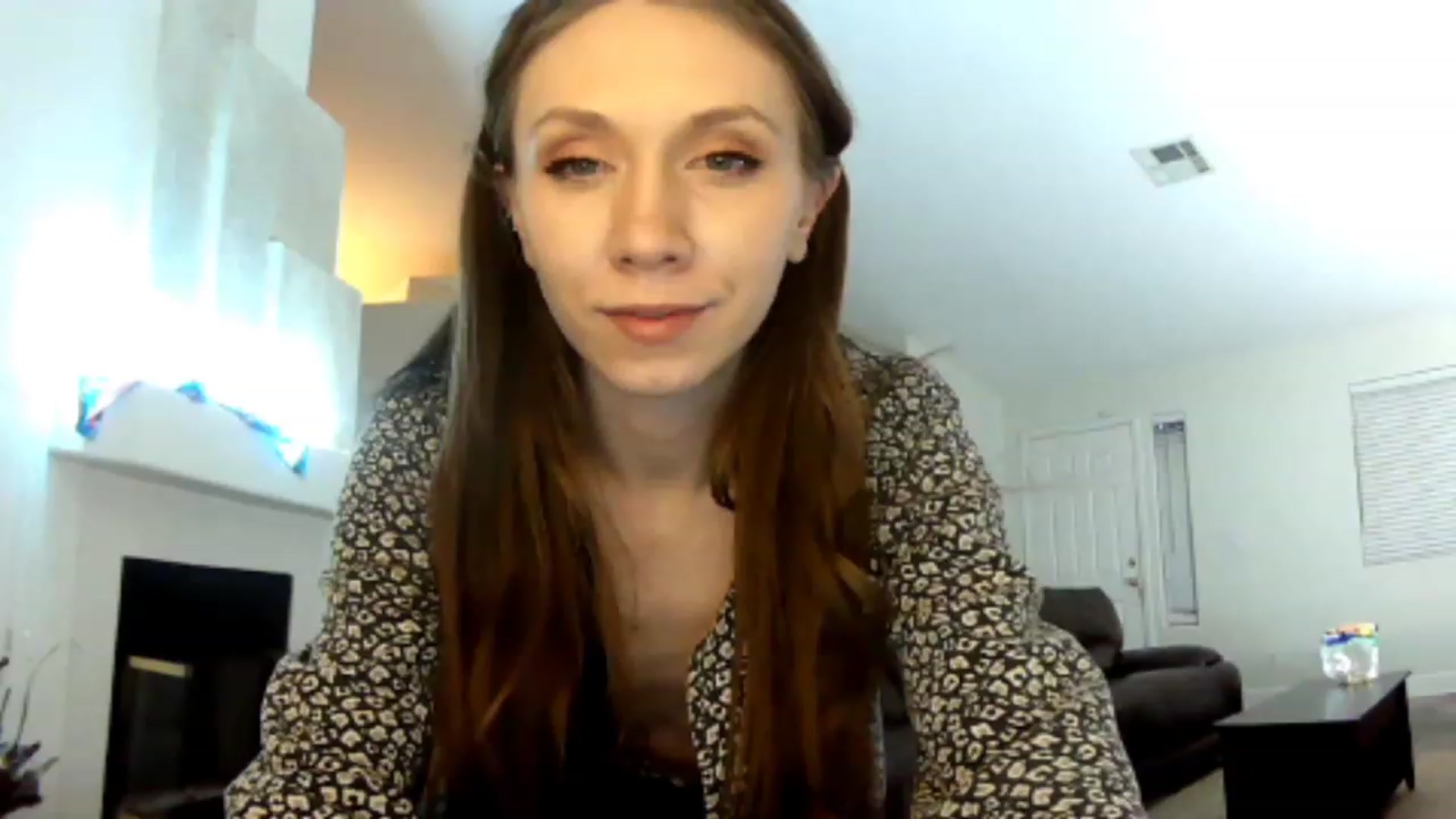 Gallery image thumbnail from HoneysRoom's myfreecams stream on, 12/03/2023, 07:01 image 14 of 20