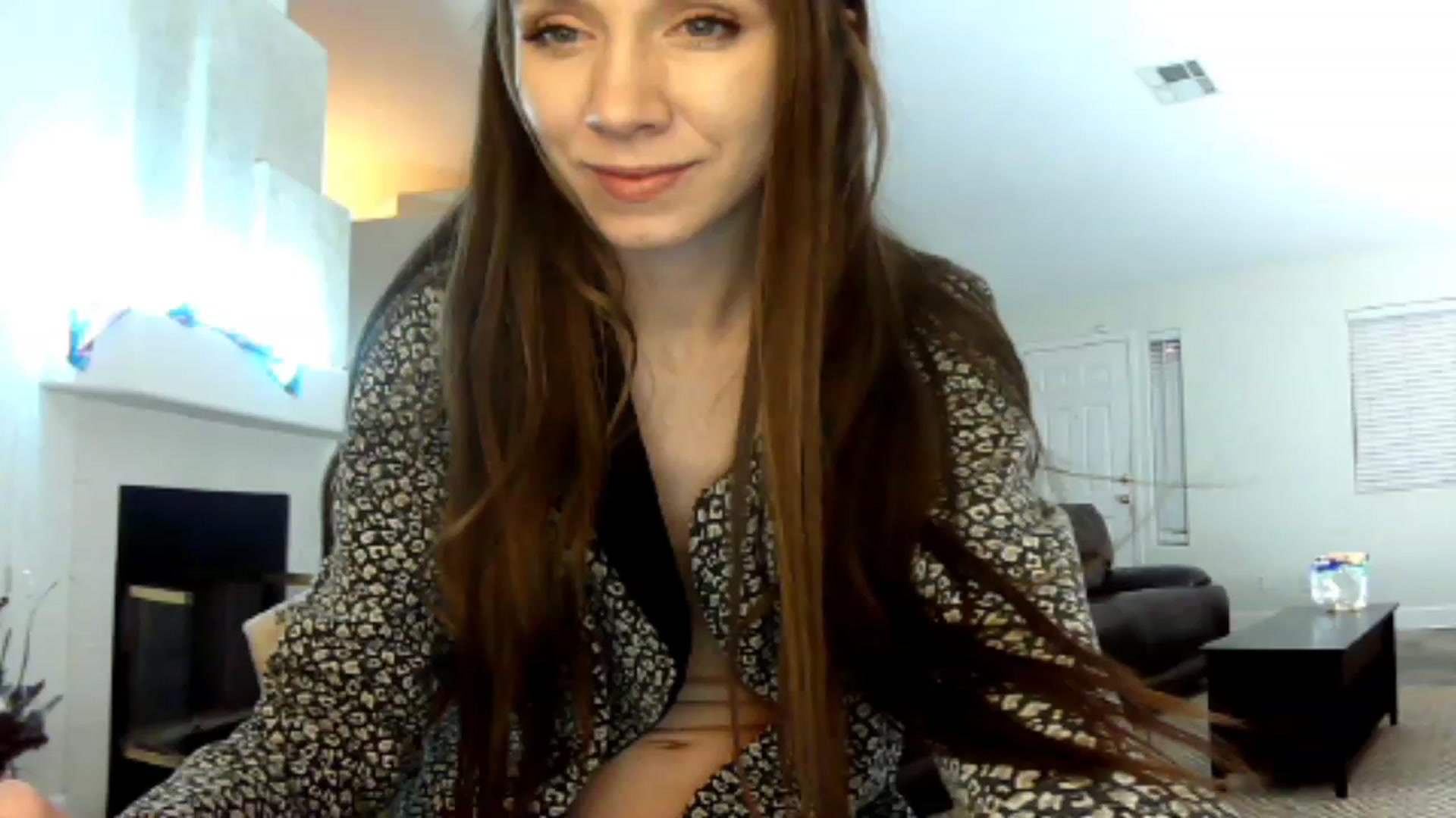 Gallery image thumbnail from HoneysRoom's myfreecams stream on, 12/03/2023, 07:01 image 10 of 20