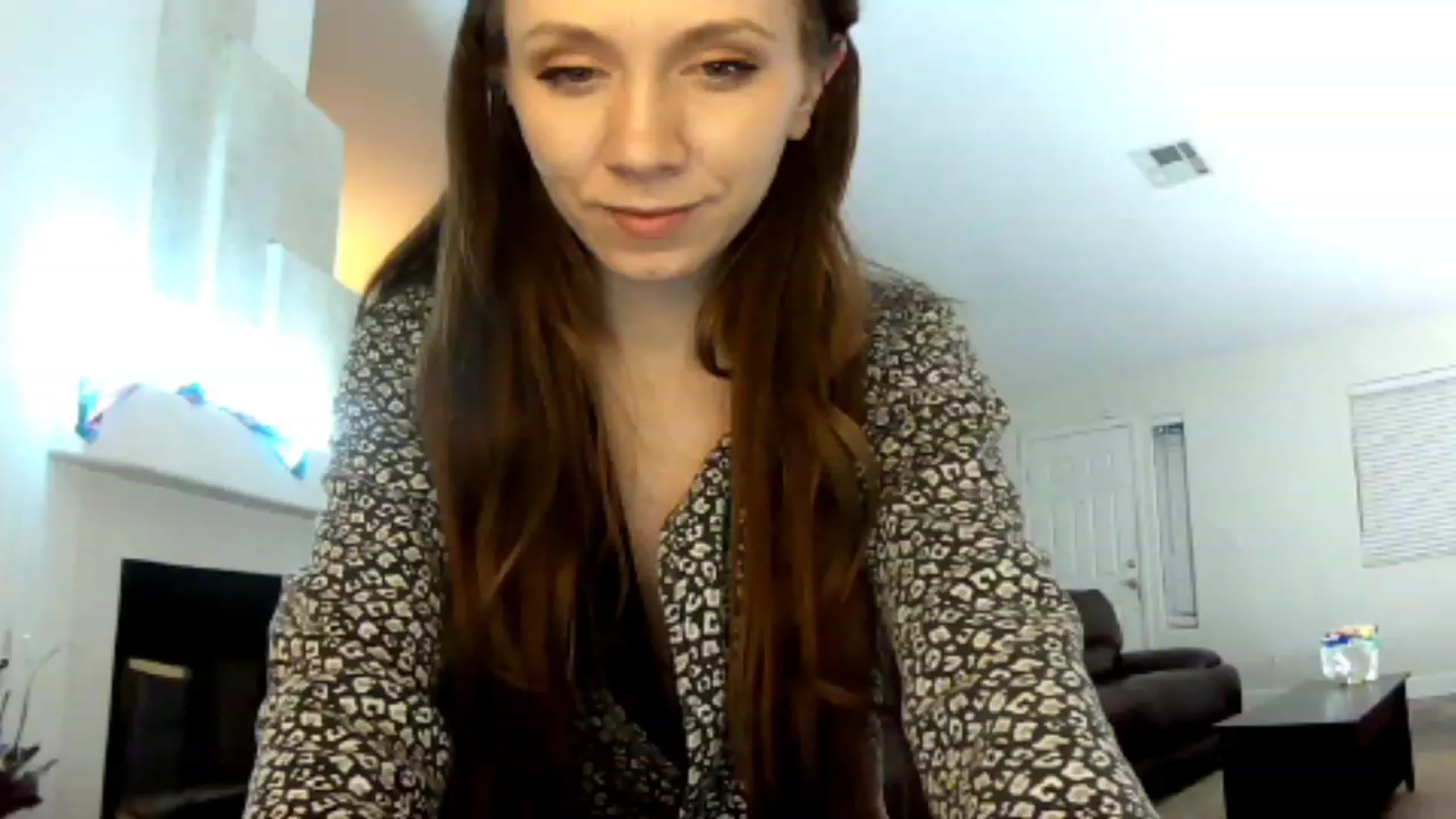 Gallery image thumbnail from HoneysRoom's myfreecams stream on, 12/03/2023, 07:01 image 15 of 20