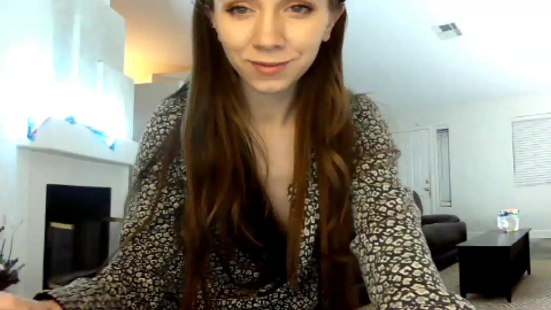 Gallery image thumbnail from HoneysRoom's myfreecams stream on, 12/03/2023, 07:01 image 12 of 20