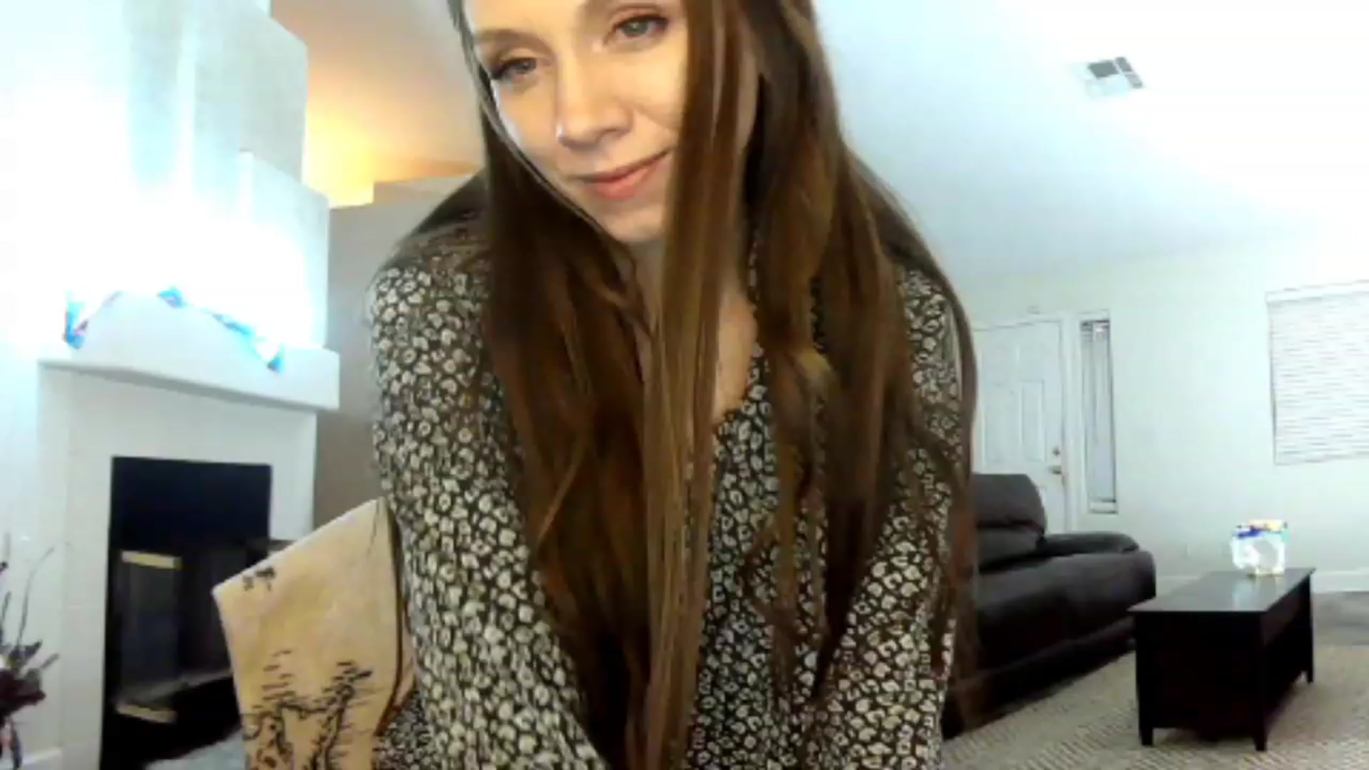 Gallery image thumbnail from HoneysRoom's myfreecams stream on, 12/03/2023, 07:01 image 9 of 20