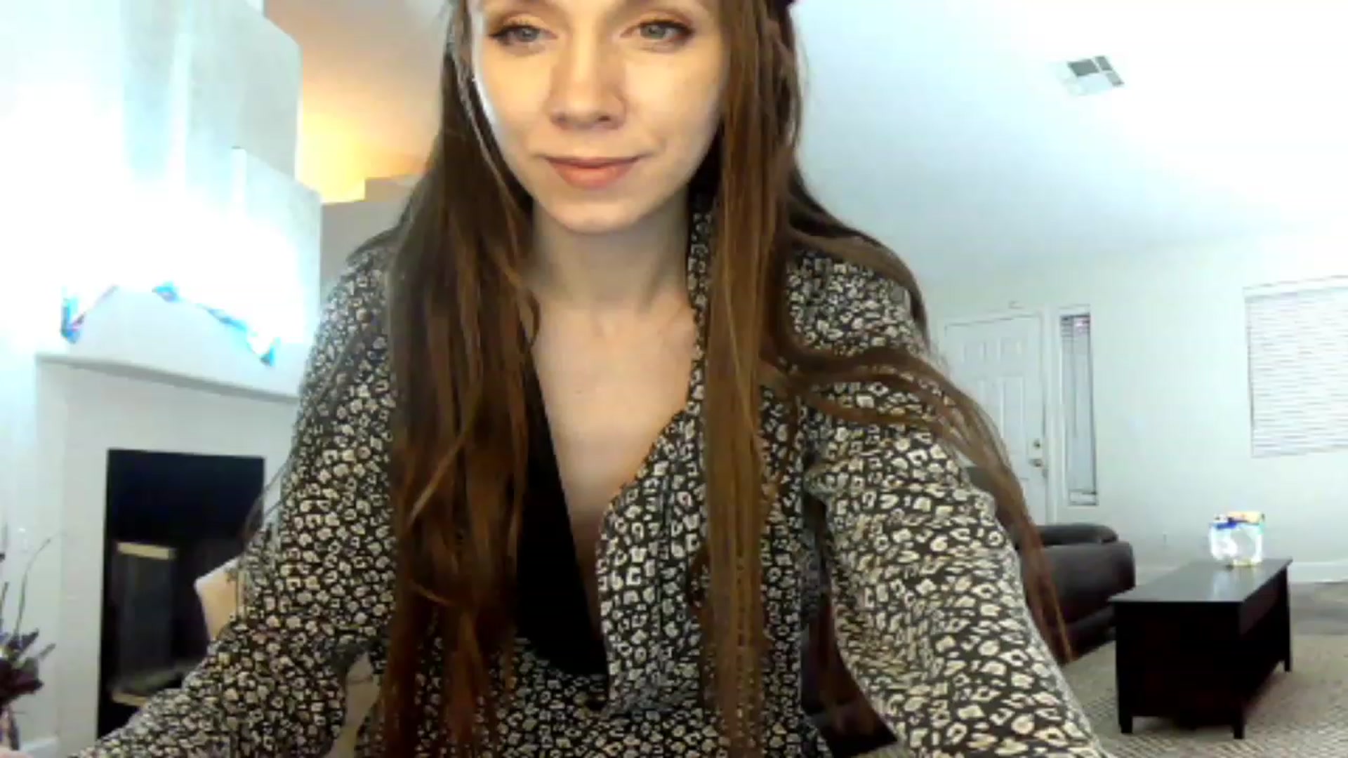 Gallery image thumbnail from HoneysRoom's myfreecams stream on, 12/03/2023, 07:01 image 6 of 20