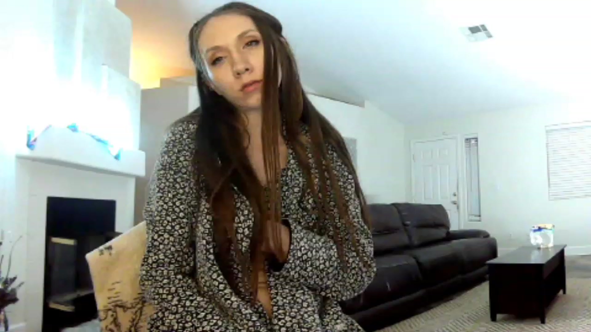 Gallery image thumbnail from HoneysRoom's myfreecams stream on, 12/03/2023, 07:01 image 8 of 20