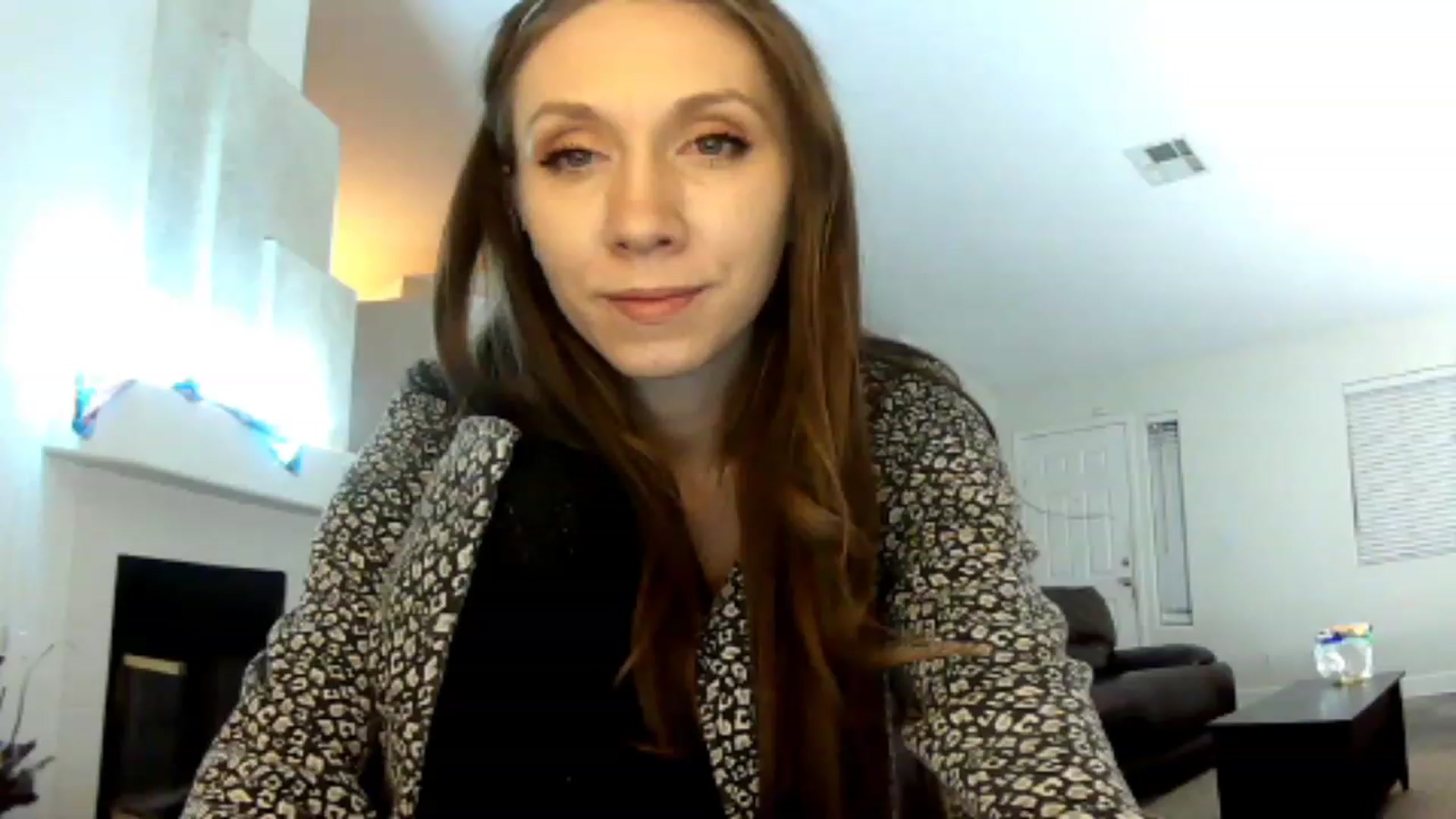 Gallery image thumbnail from HoneysRoom's myfreecams stream on, 12/03/2023, 07:01 image 19 of 20