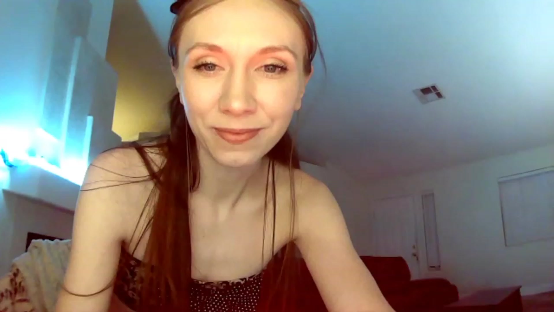 Gallery image thumbnail from HoneysRoom's myfreecams stream on, 12/12/2023, 04:30 image 10 of 20