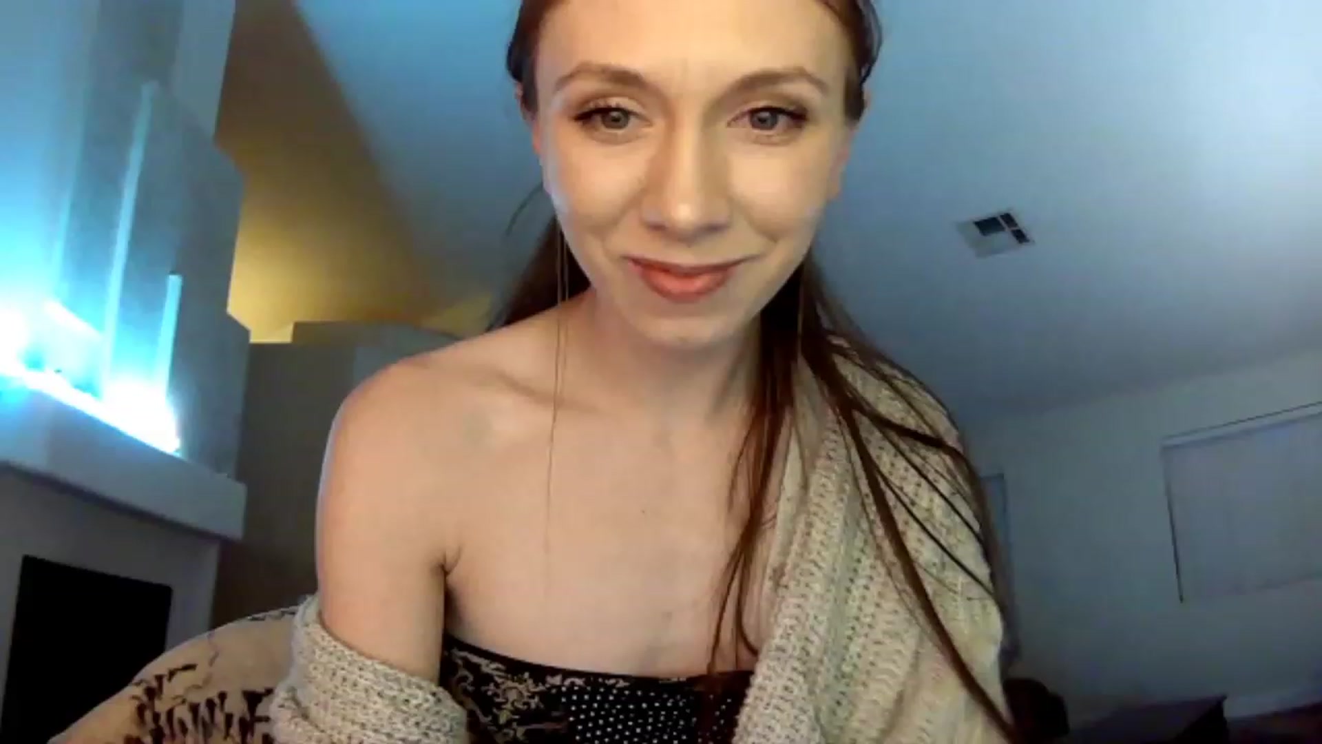 Gallery image thumbnail from HoneysRoom's myfreecams stream on, 12/12/2023, 05:45 image 9 of 20