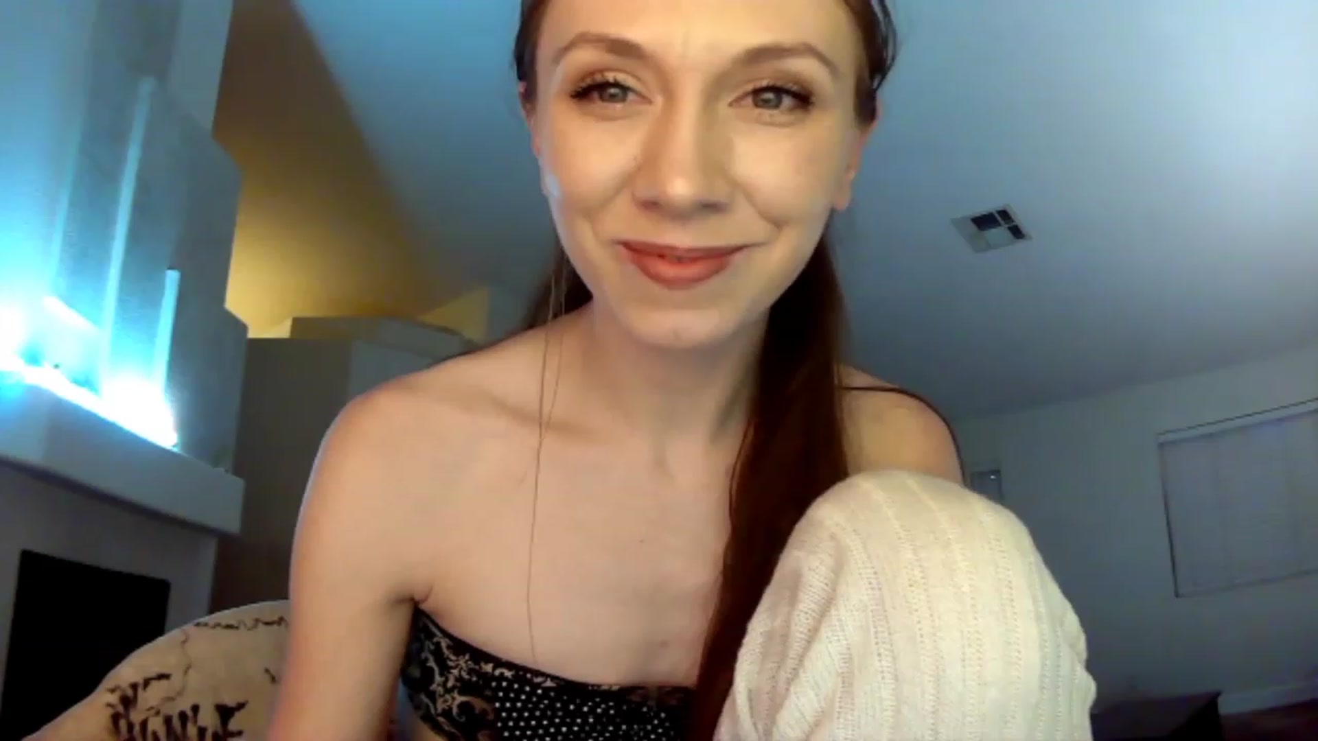 Gallery image thumbnail from HoneysRoom's myfreecams stream on, 12/12/2023, 05:45 image 16 of 20