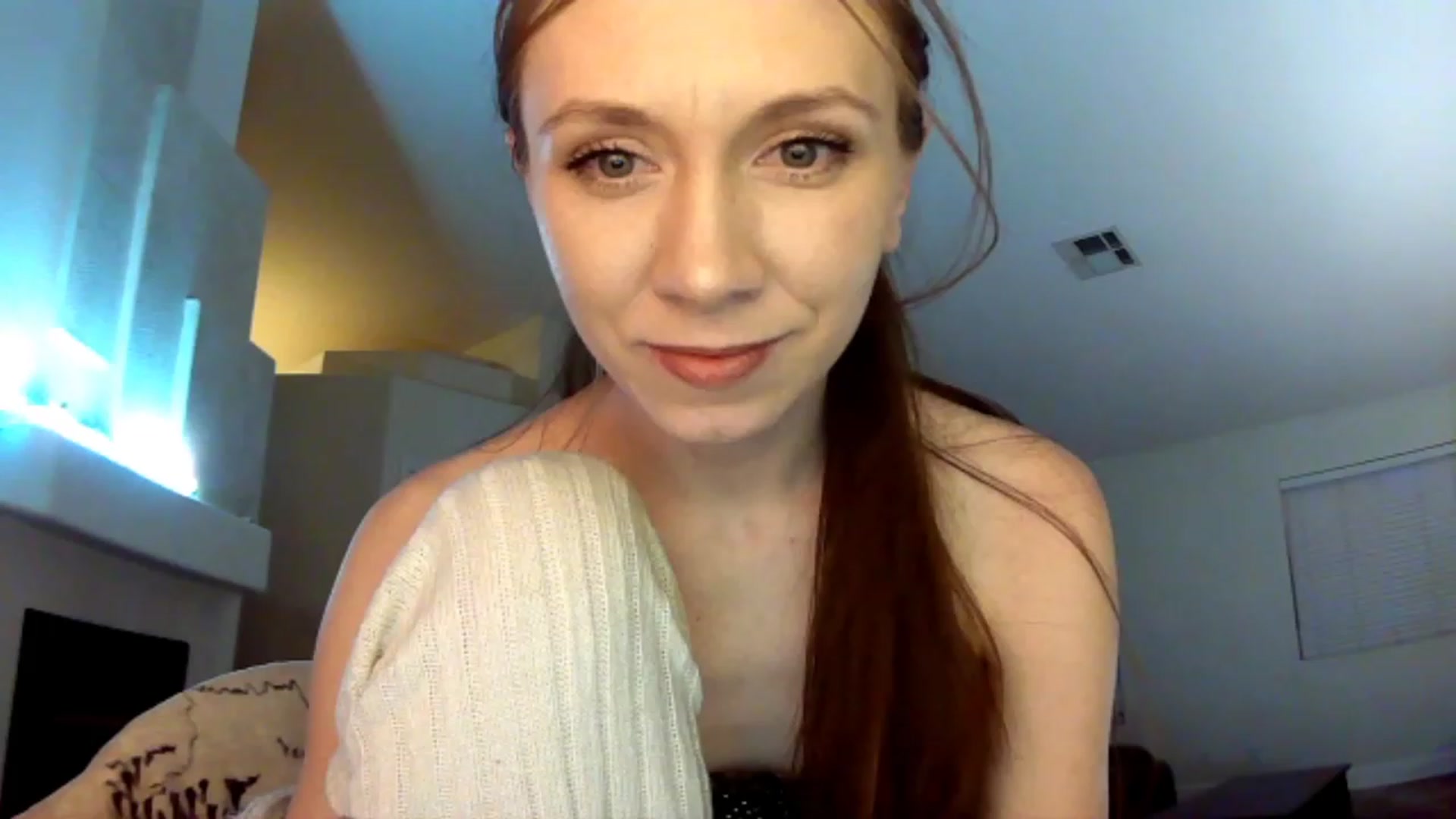 Gallery image thumbnail from HoneysRoom's myfreecams stream on, 12/12/2023, 05:45 image 19 of 20