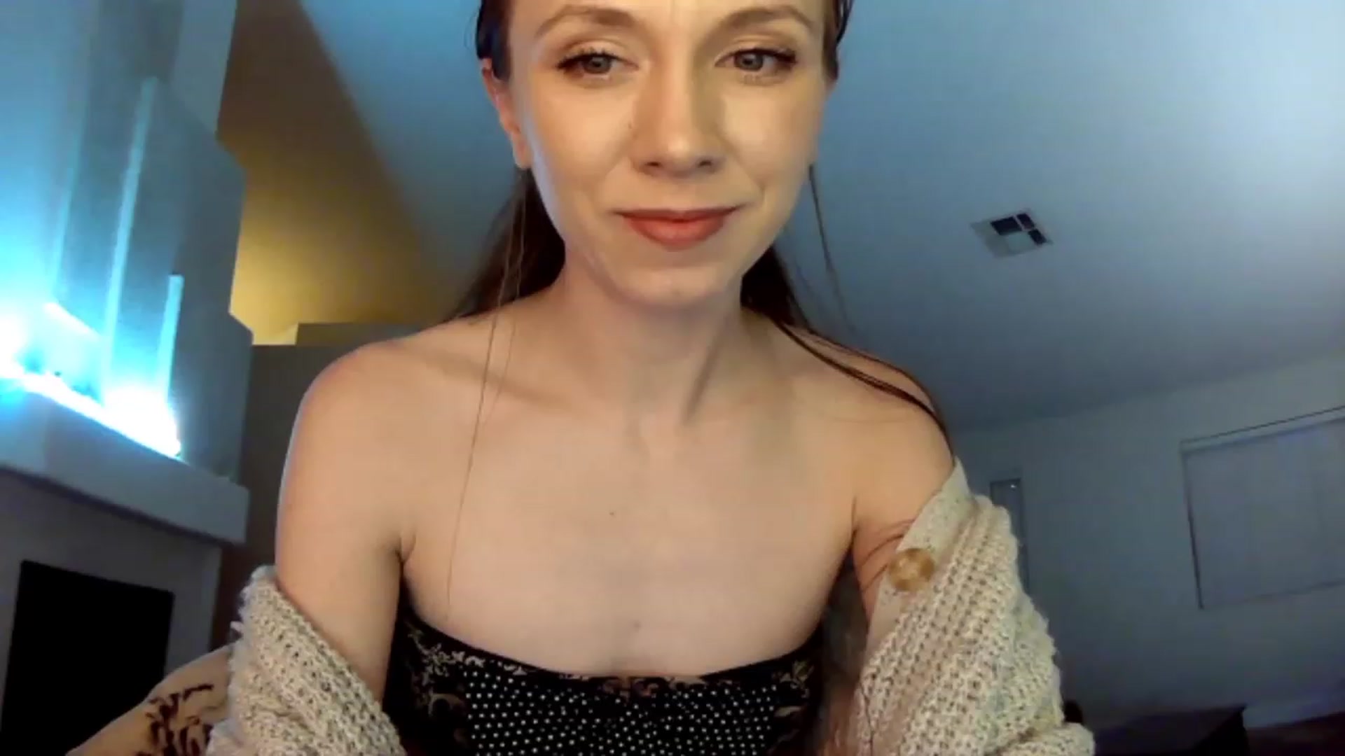 Gallery image thumbnail from HoneysRoom's myfreecams stream on, 12/12/2023, 05:45 image 14 of 20