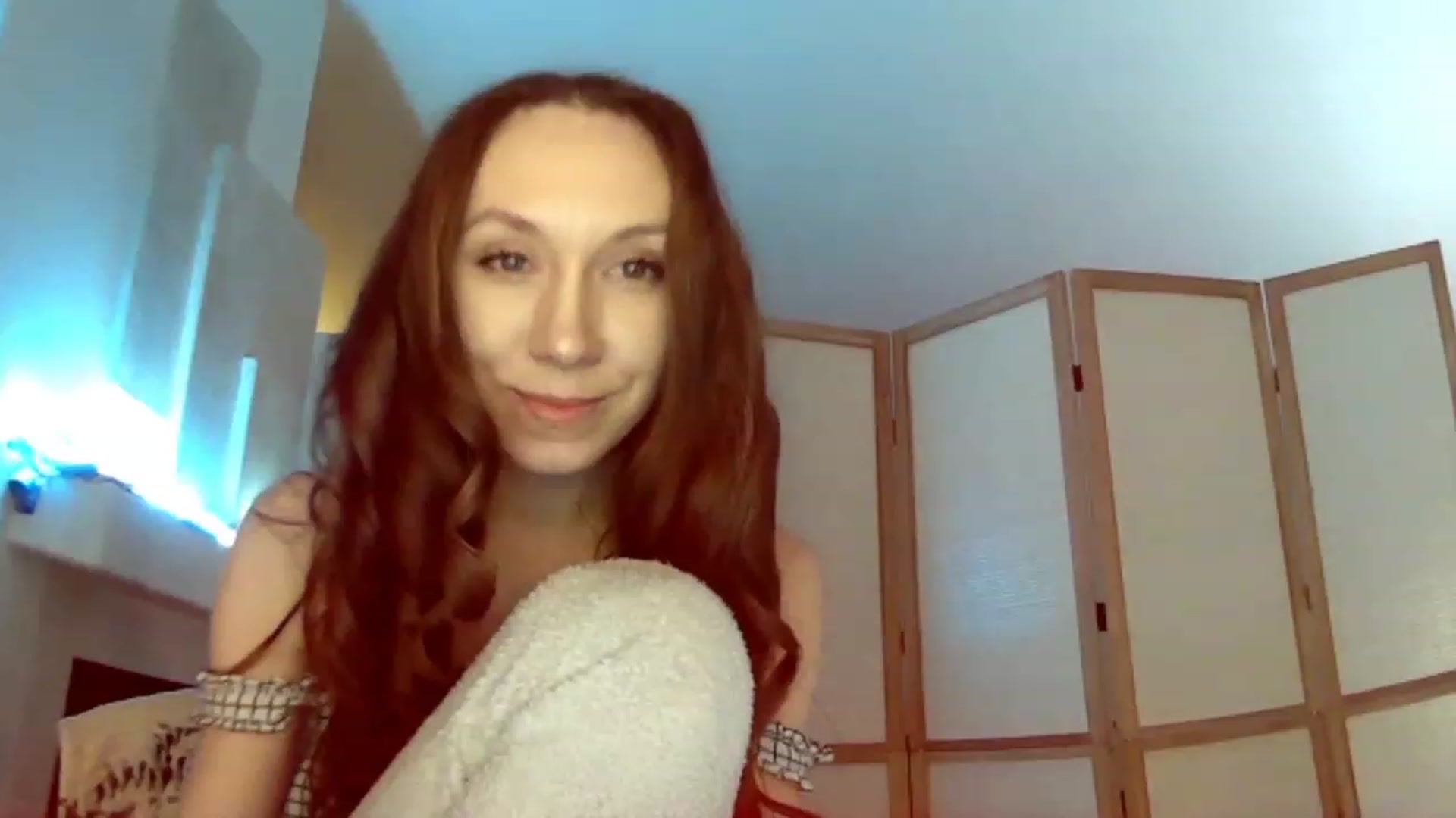 Gallery image thumbnail from HoneysRoom's myfreecams stream on, 12/13/2023, 04:40 image 3 of 20