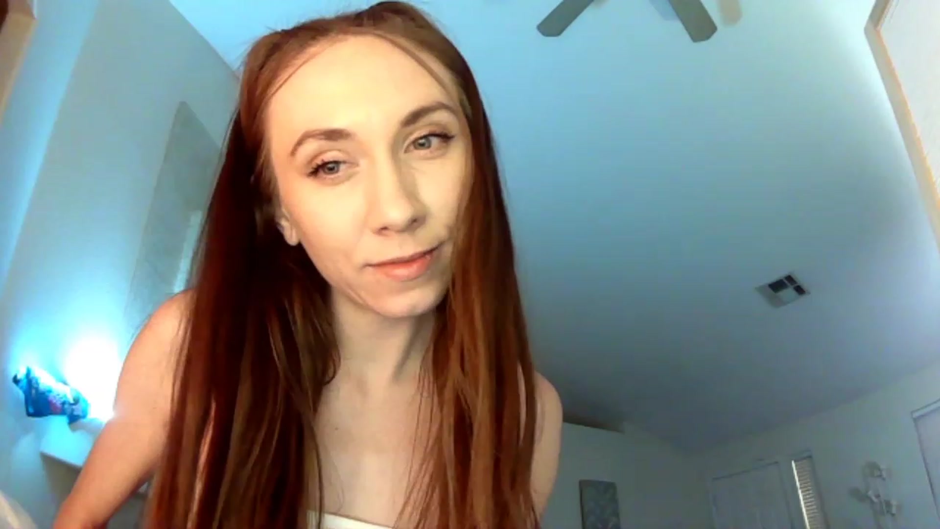 Gallery image thumbnail from HoneysRoom's myfreecams stream on, 12/21/2023, 04:45 image 16 of 20
