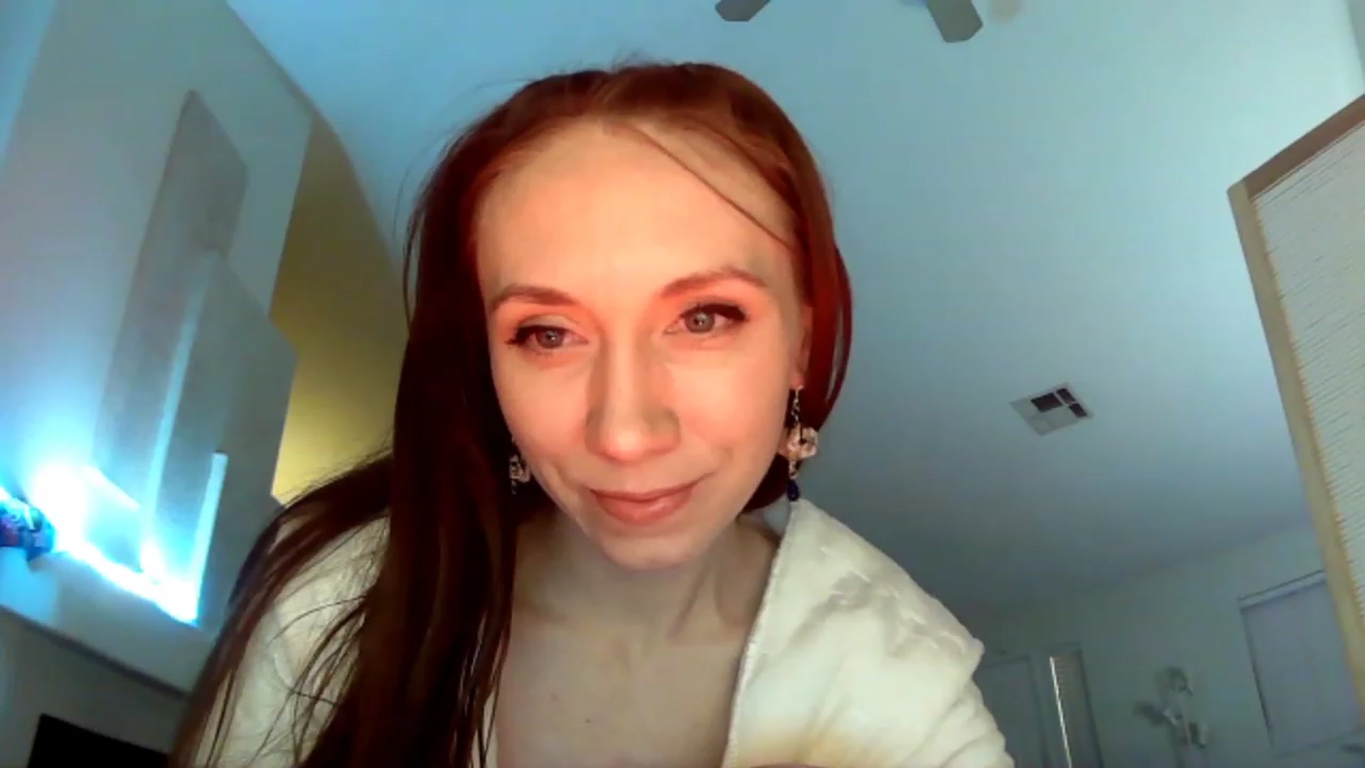 Gallery image thumbnail from HoneysRoom's myfreecams stream on, 12/22/2023, 04:59 image 18 of 20