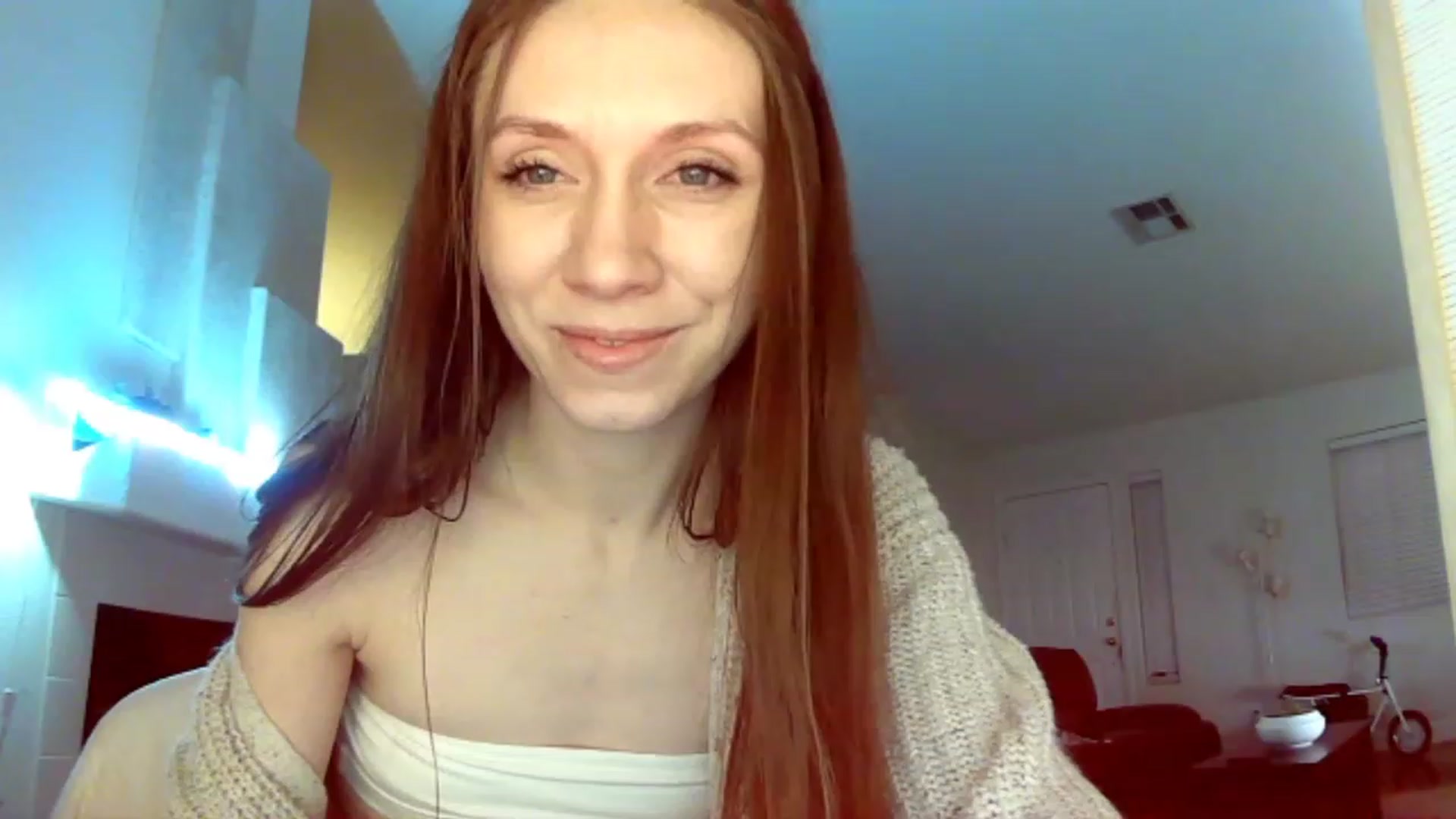 Gallery image thumbnail from HoneysRoom's myfreecams stream on, 12/26/2023, 05:35 image 15 of 20