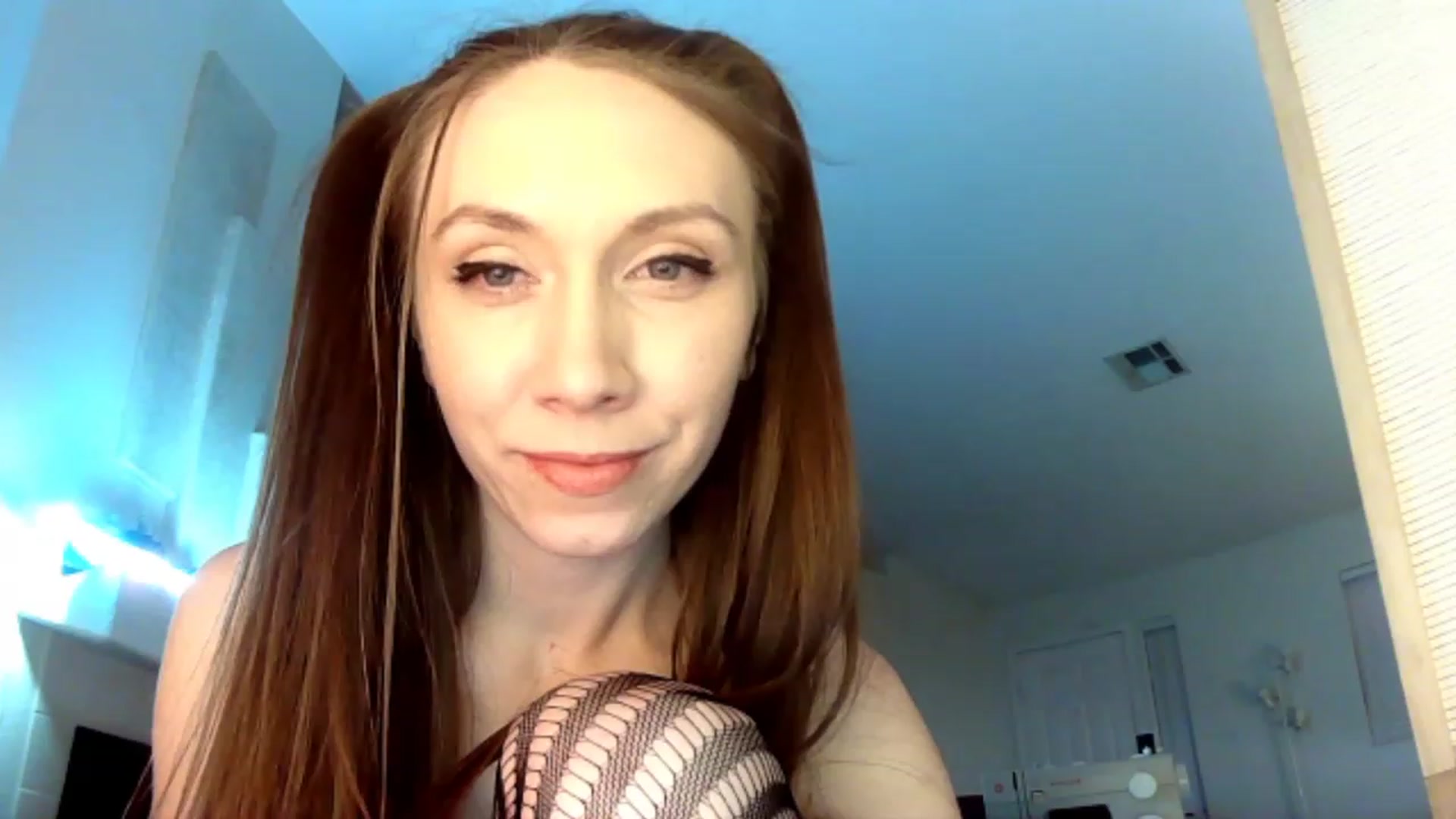 Gallery image thumbnail from HoneysRoom's myfreecams stream on, 12/28/2023, 05:19 image 19 of 20
