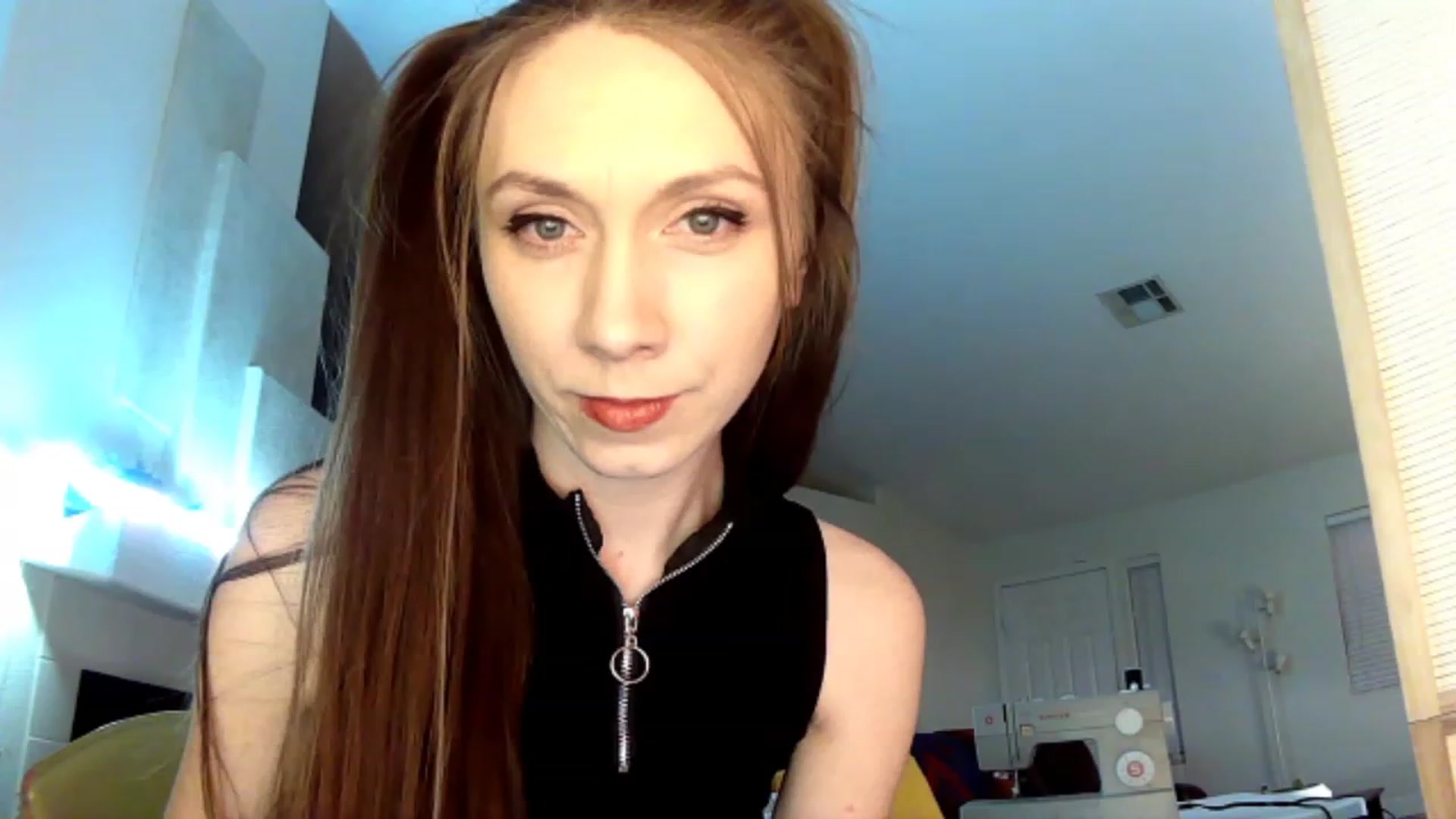 Gallery image thumbnail from HoneysRoom's myfreecams stream on, 12/28/2023, 05:19 image 3 of 20