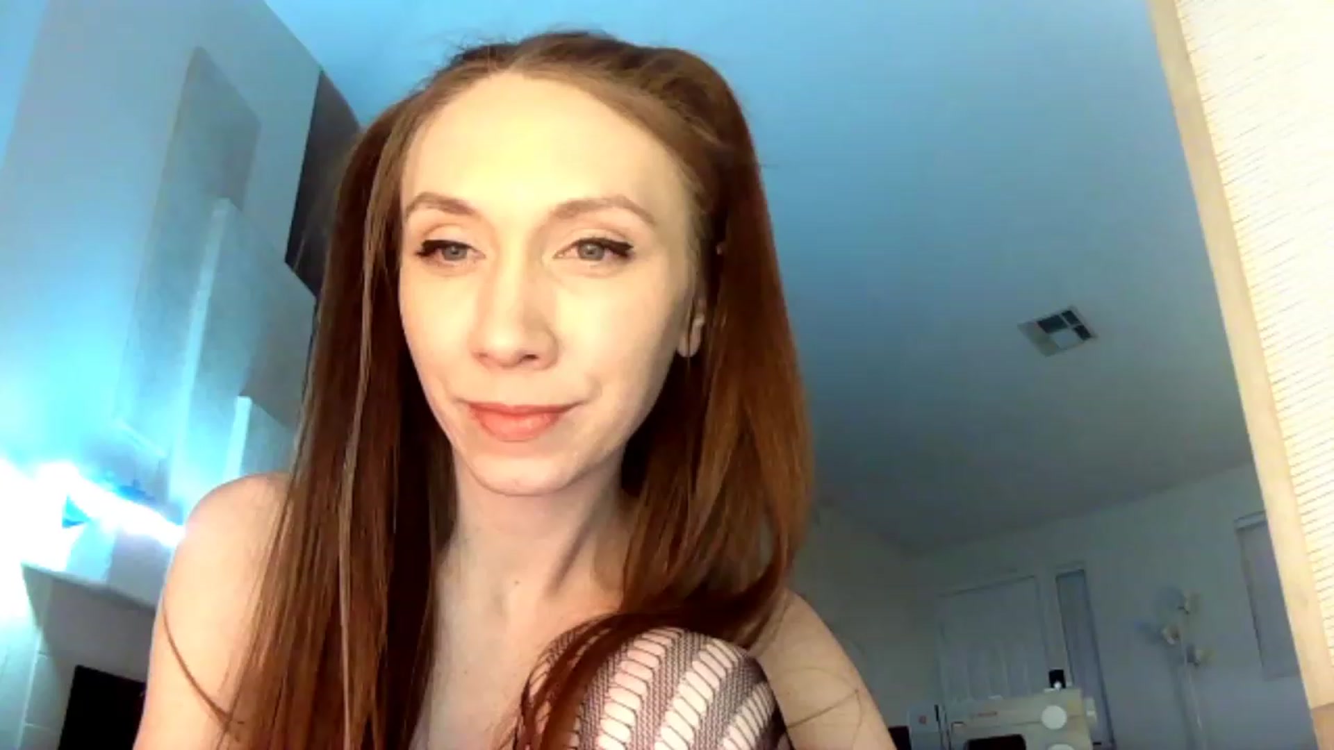 Gallery image thumbnail from HoneysRoom's myfreecams stream on, 12/28/2023, 05:19 image 18 of 20
