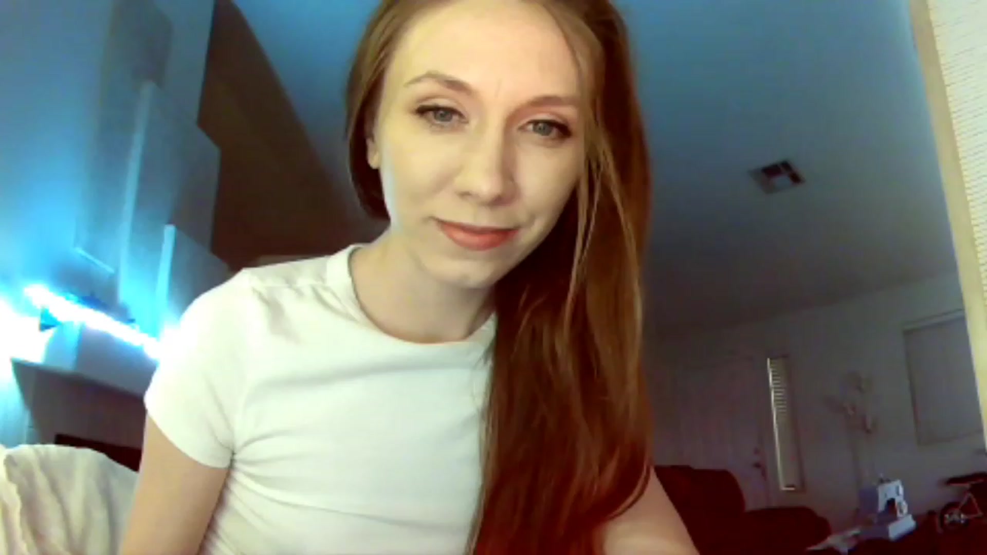 Gallery image thumbnail from HoneysRoom's myfreecams stream on, 12/30/2023, 03:41 image 16 of 20