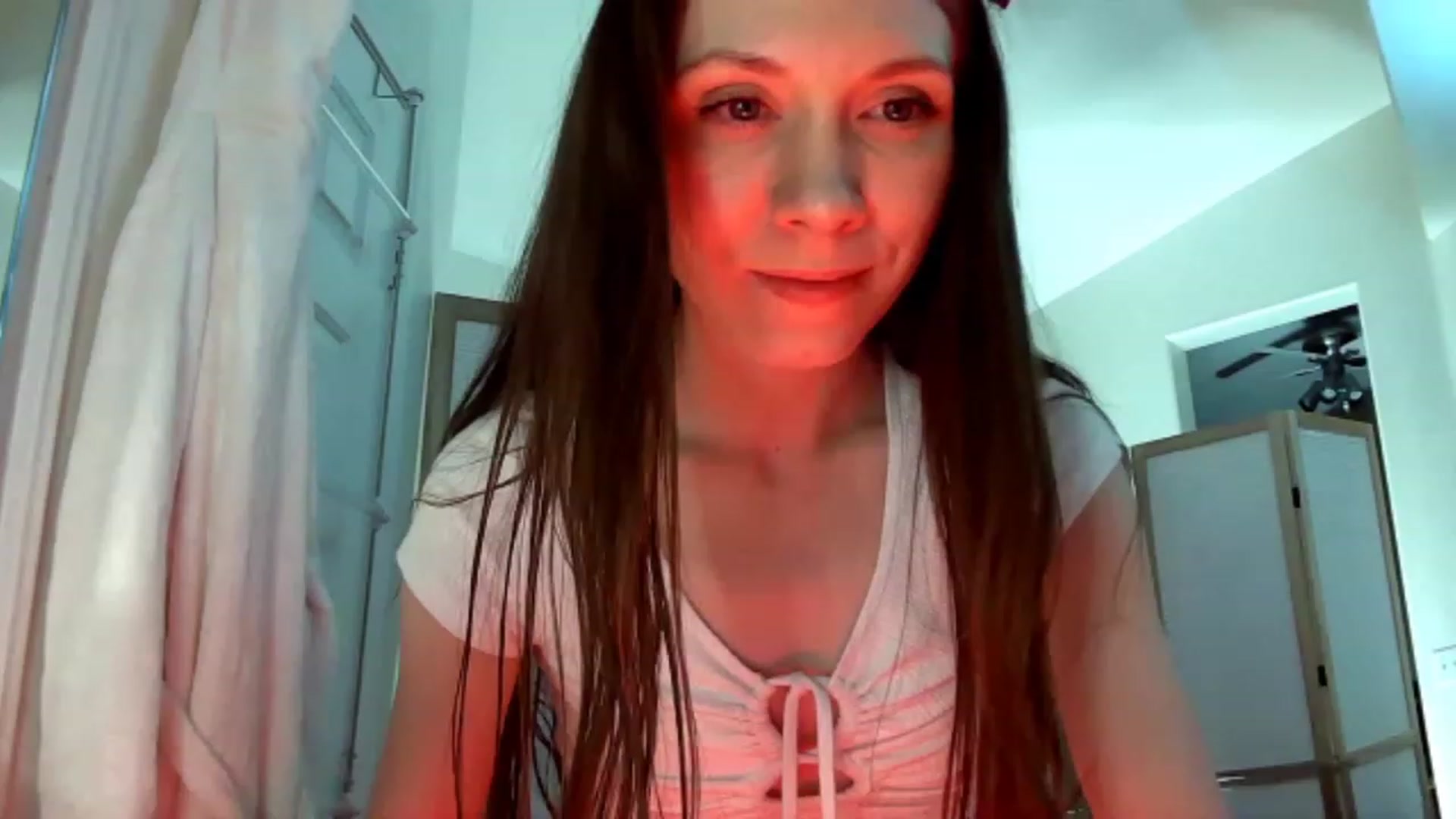 Gallery image thumbnail from HoneysRoom's myfreecams stream on, 12/31/2023, 05:40 image 6 of 20