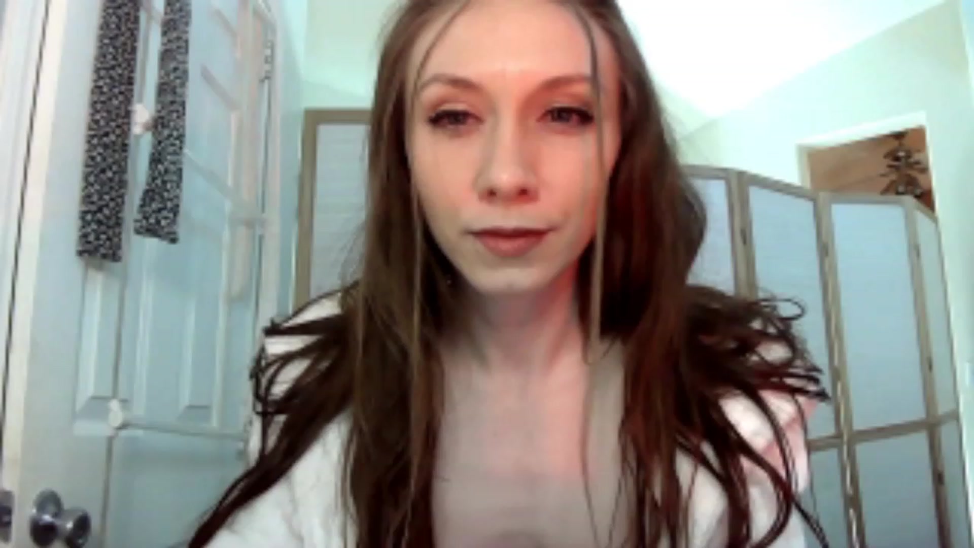 Gallery image thumbnail from HoneysRoom's myfreecams stream on, 01/04/2024, 21:23 image 13 of 20