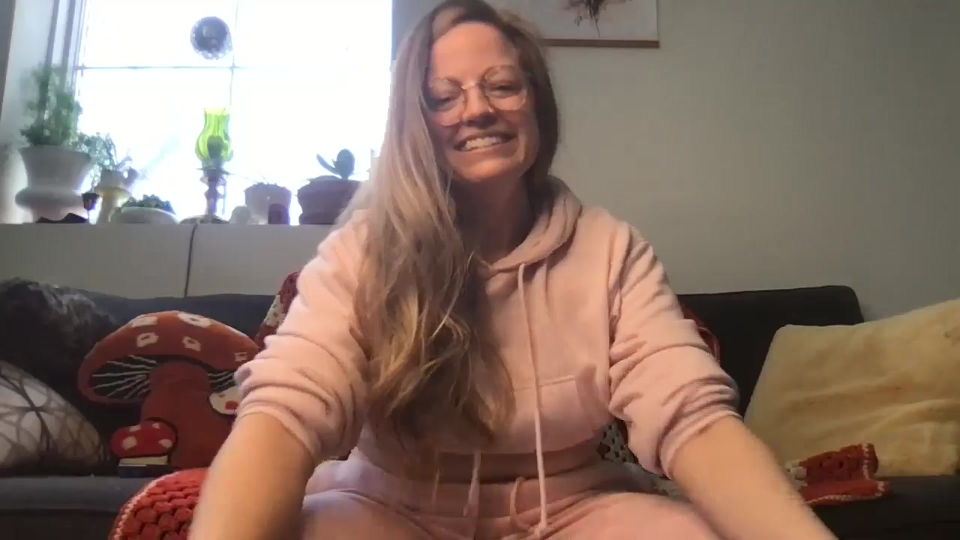 Gallery image thumbnail from Honeyshaker's myfreecams stream on, 03/05/2025, 15:05 image 16 of 20
