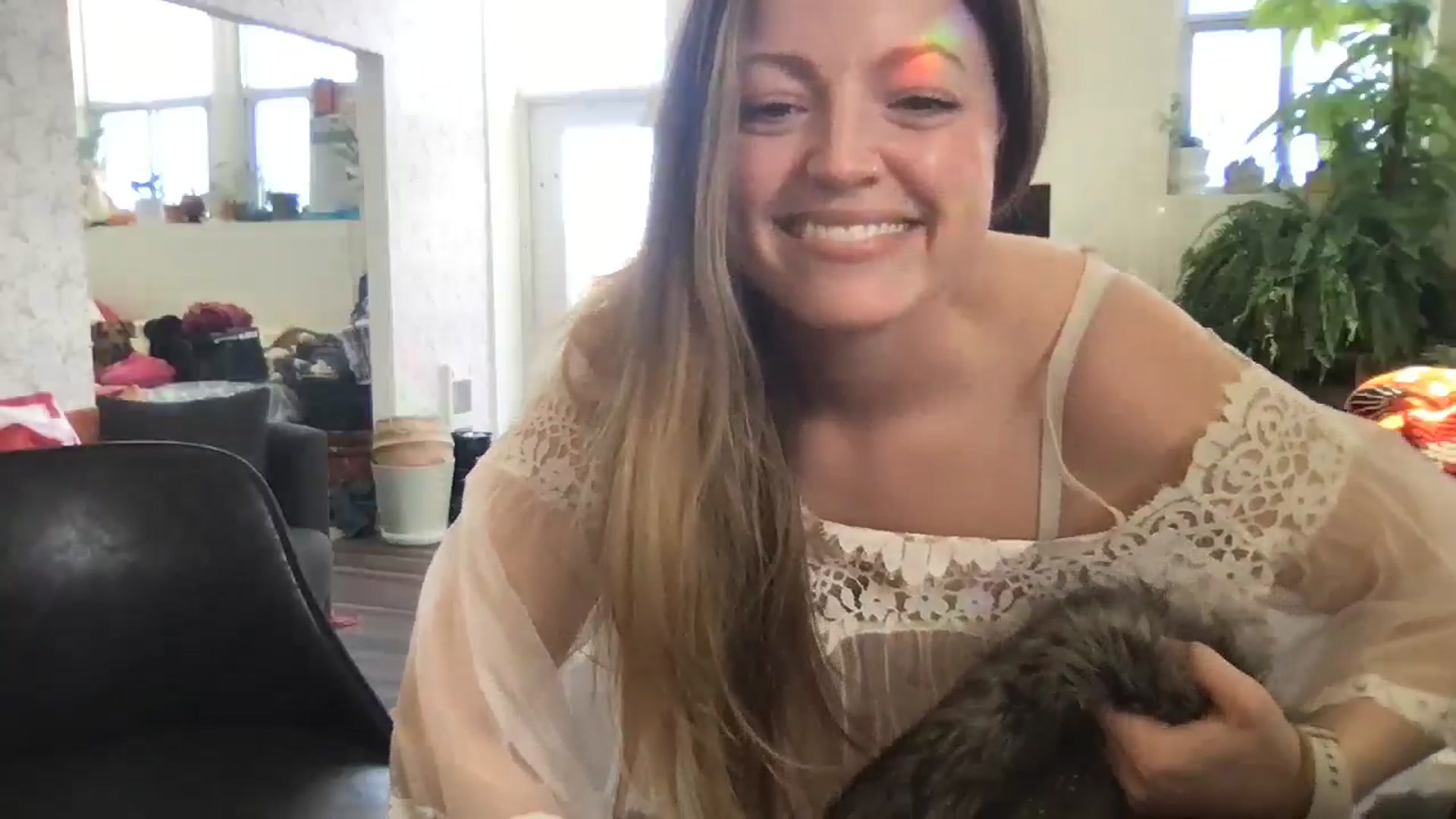 Gallery image thumbnail from Honeyshaker's myfreecams stream on, 03/08/2025, 17:02 image 15 of 20