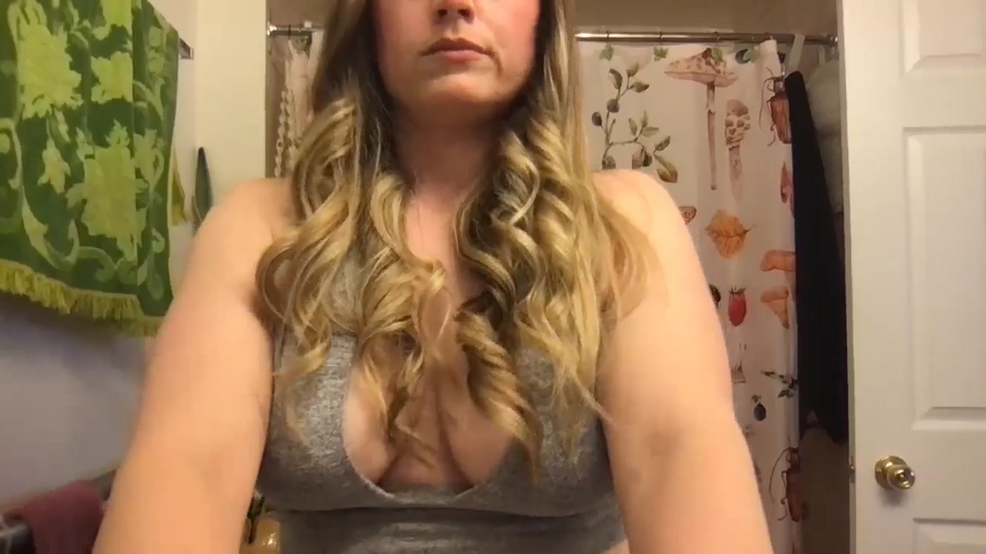 Gallery image thumbnail from Honeyshaker's myfreecams stream on, 03/15/2025, 15:38 image 14 of 20