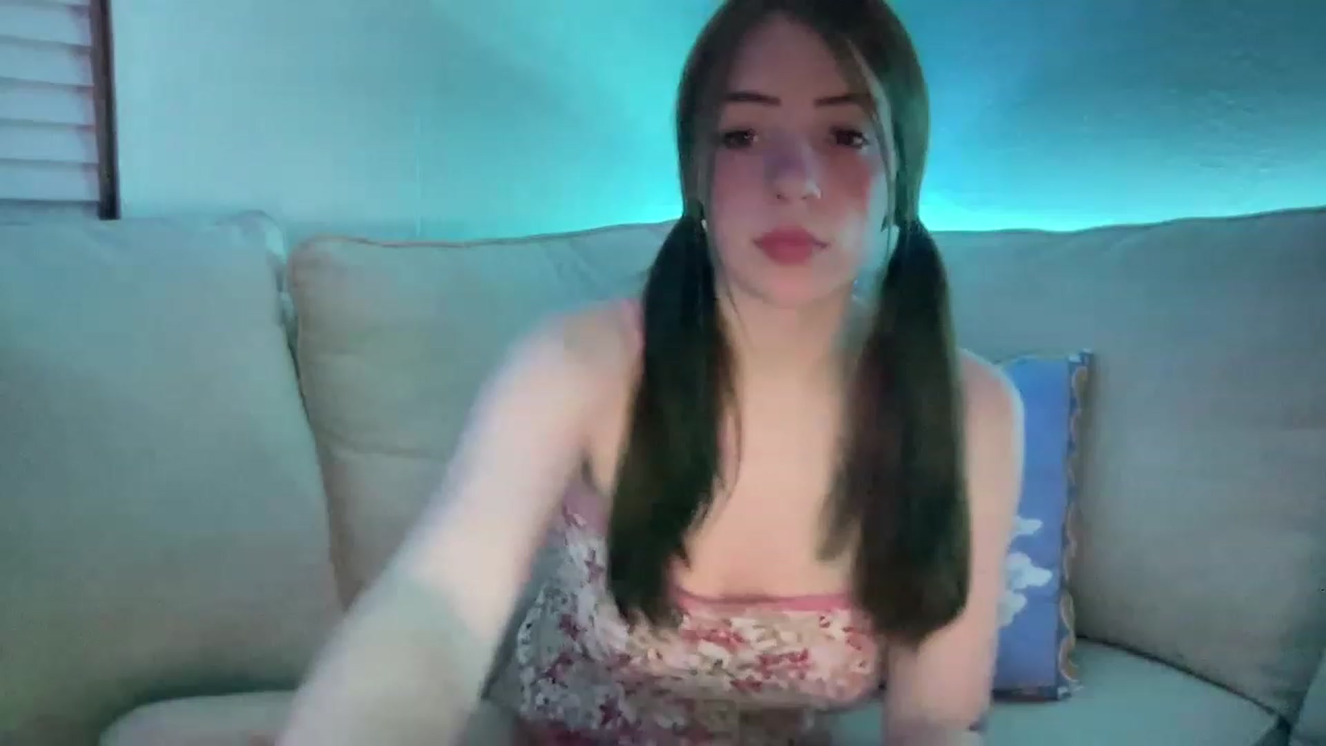 Gallery image thumbnail from Honeysweet115's myfreecams stream on, 12/31/2022, 09:26 image 13 of 20