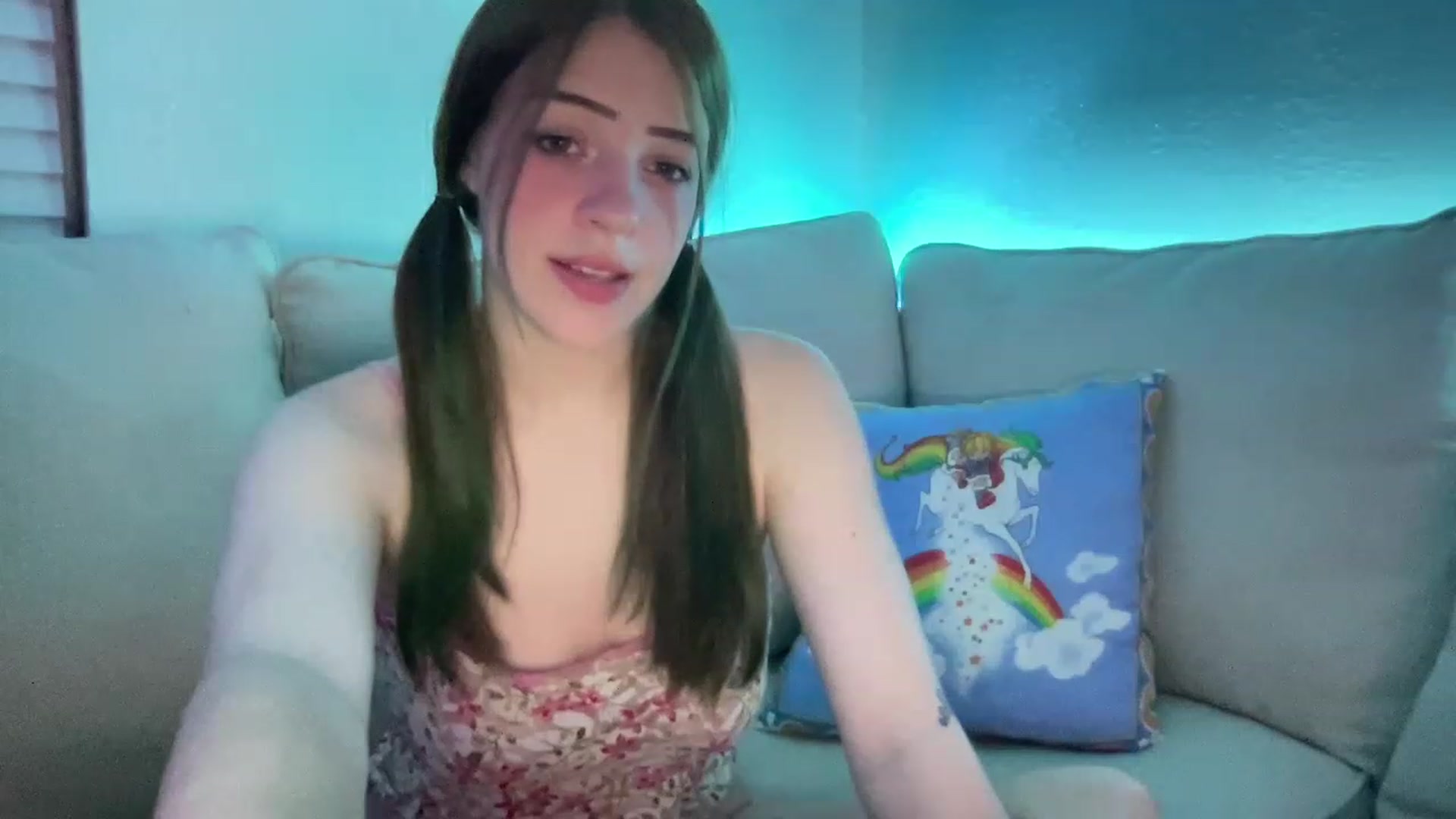 Gallery image thumbnail from Honeysweet115's myfreecams stream on, 12/31/2022, 09:26 image 12 of 20