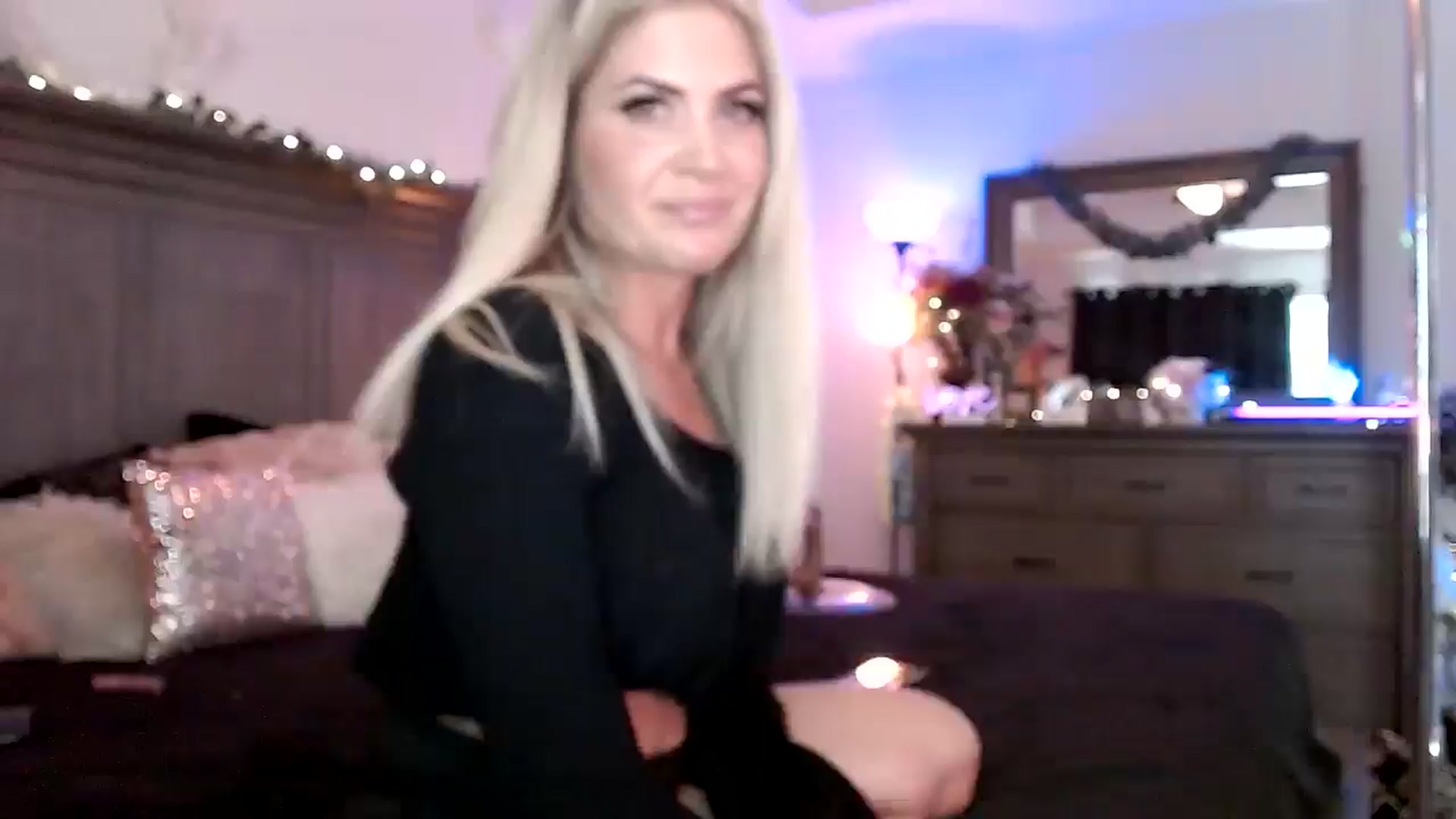 Gallery image thumbnail from HoochieCooch's myfreecams stream on, 09/30/2024, 18:25 image 11 of 20