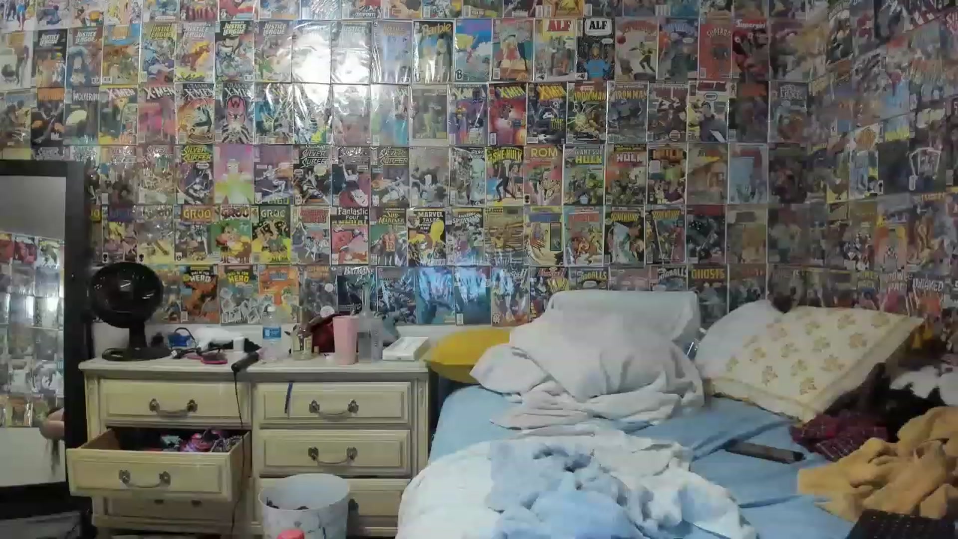 Gallery image thumbnail from Horizon_Blue's myfreecams stream on, 05/03/2023, 04:24 image 5 of 20