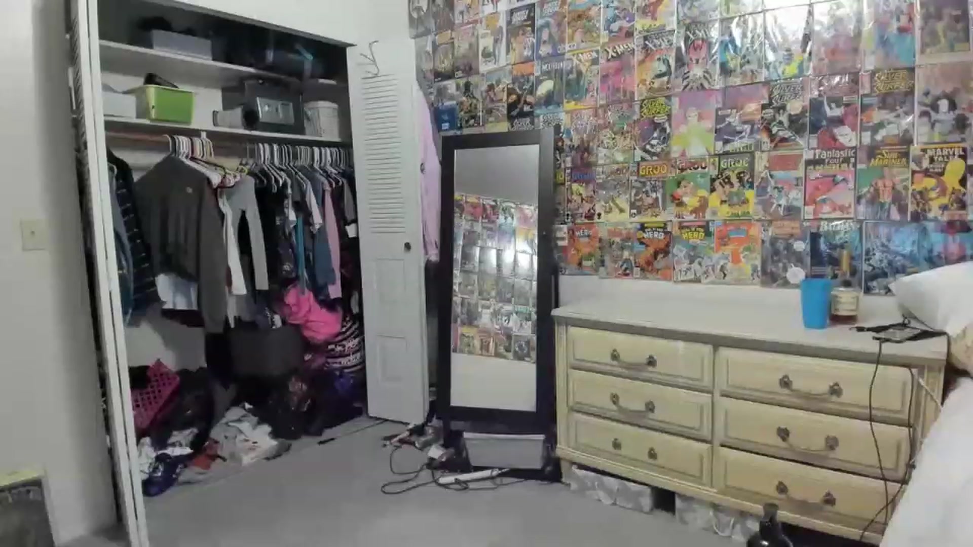 Gallery image thumbnail from Horizon_Blue's myfreecams stream on, 05/07/2023, 15:38 image 14 of 20