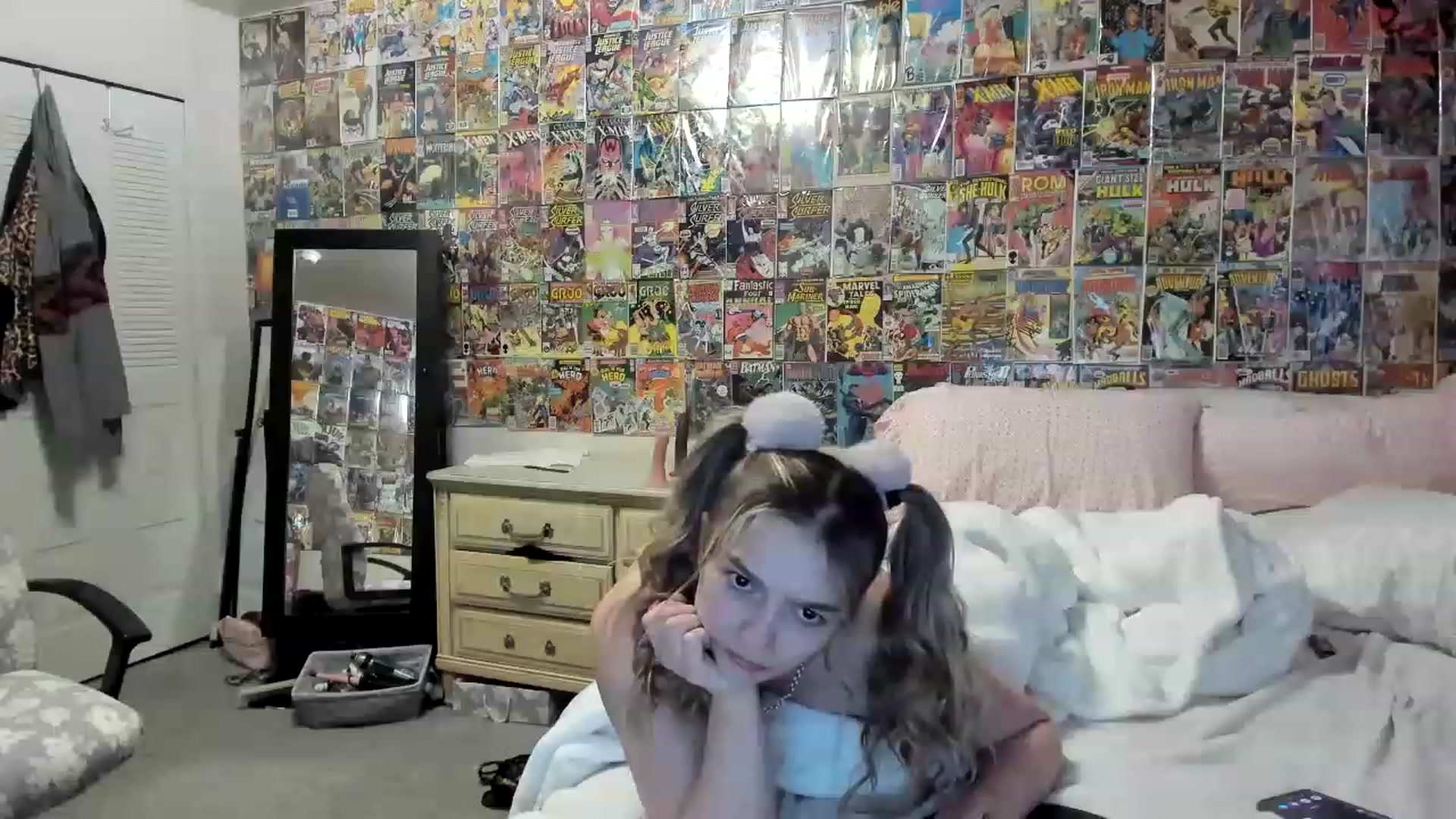 Gallery image thumbnail from Horizon_Blue's myfreecams stream on, 05/11/2023, 12:45 image 4 of 20