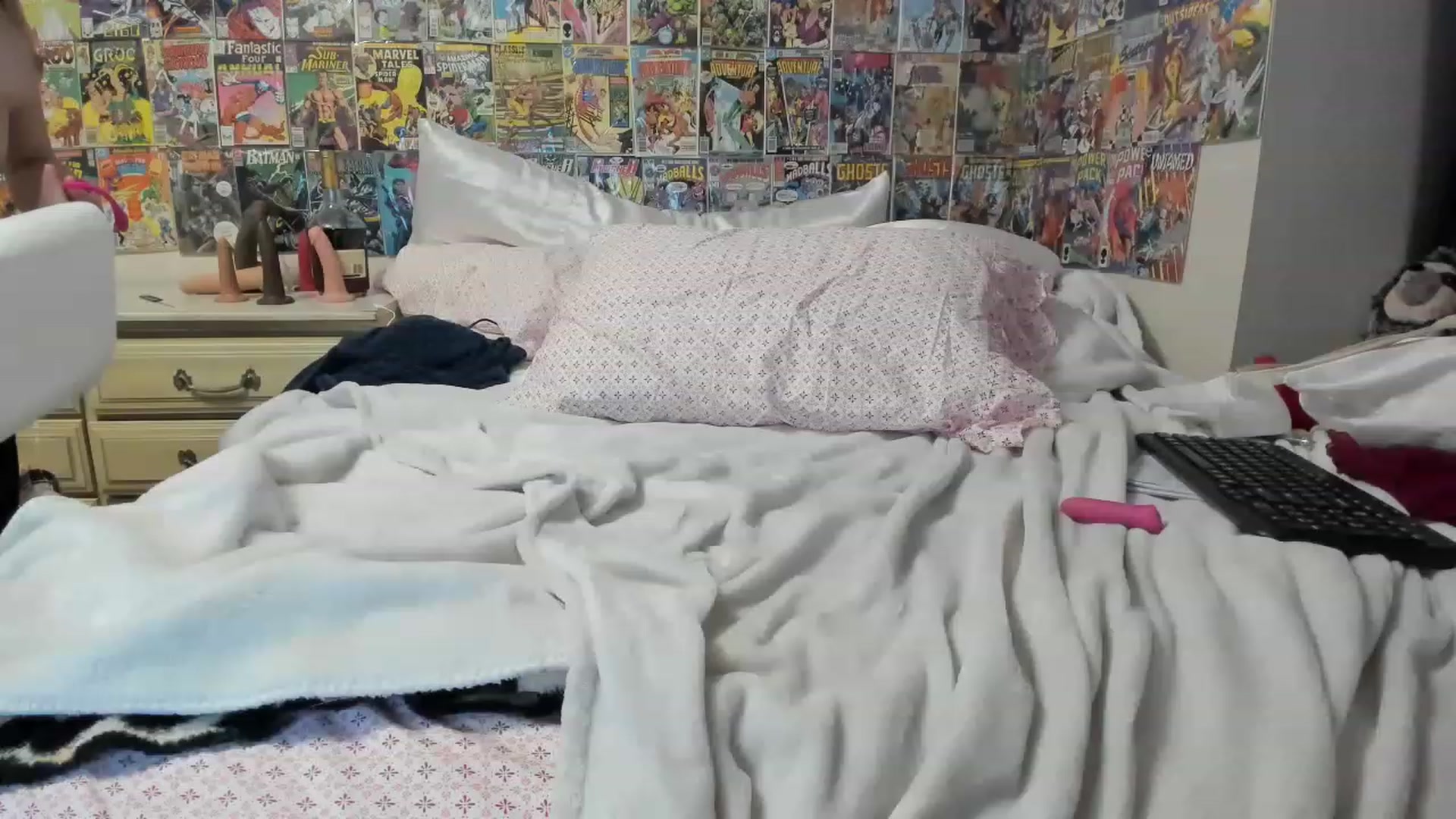 Gallery image thumbnail from Horizon_Blue's myfreecams stream on, 05/13/2023, 24:16 image 1 of 20
