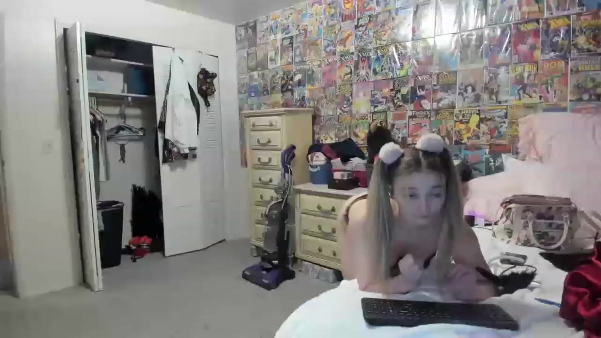 Gallery image thumbnail from Horizon_Blue's myfreecams stream on, 05/16/2023, 12:01 image 15 of 20