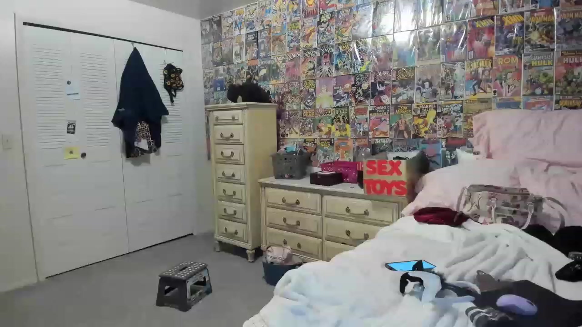 Gallery image thumbnail from Horizon_Blue's myfreecams stream on, 05/16/2023, 14:20 image 4 of 20