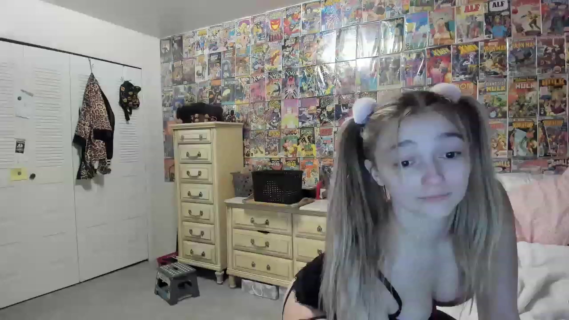 Gallery image thumbnail from Horizon_Blue's myfreecams stream on, 05/18/2023, 07:18 image 4 of 20