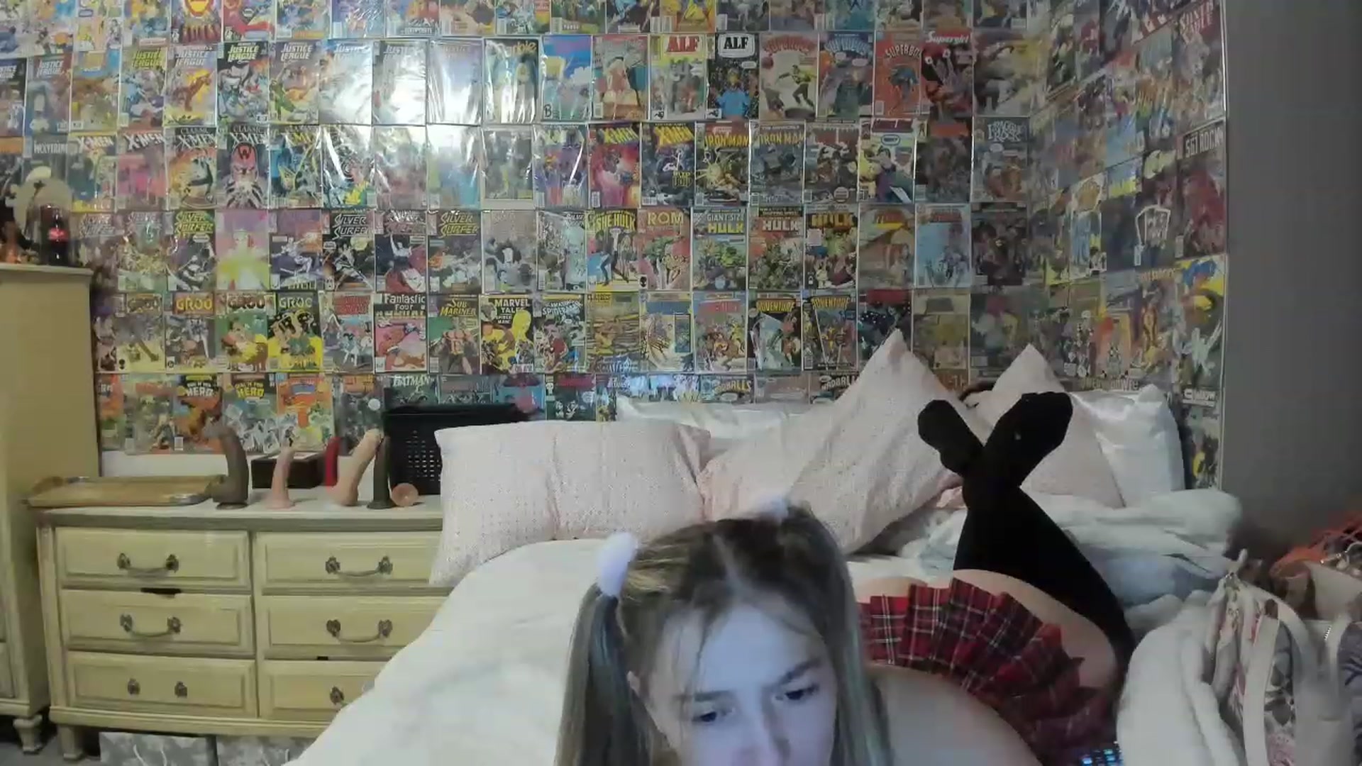 Gallery image thumbnail from Horizon_Blue's myfreecams stream on, 05/18/2023, 09:09 image 18 of 20