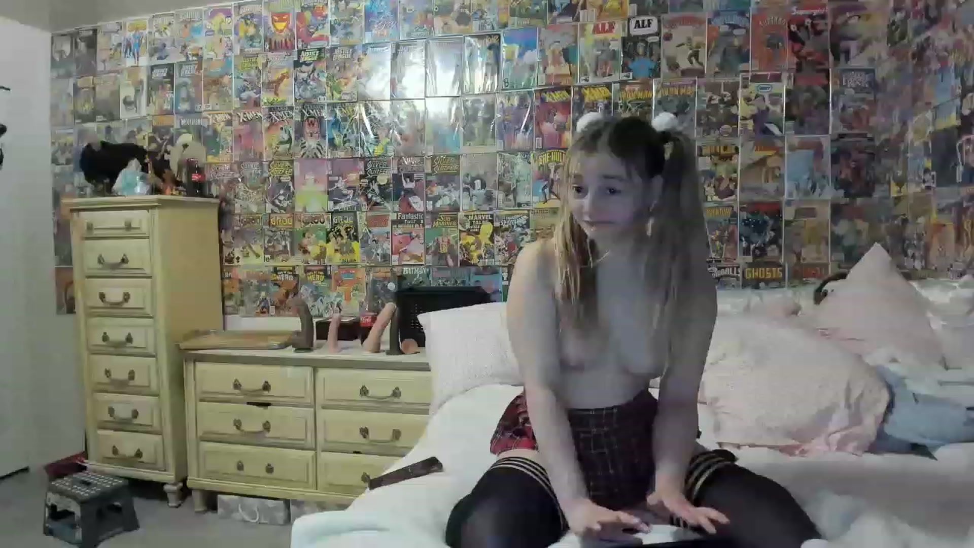 Gallery image thumbnail from Horizon_Blue's myfreecams stream on, 05/18/2023, 09:21 image 15 of 20